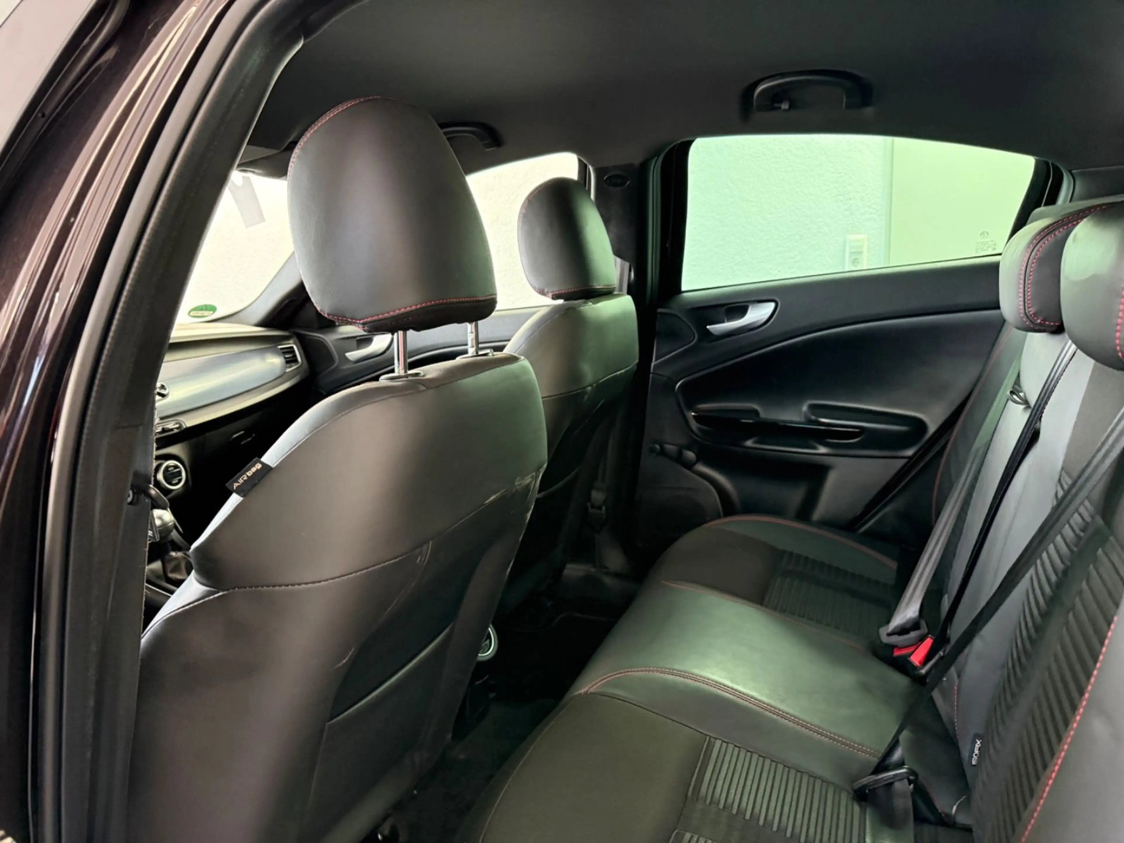 Alfa Romeo Giulietta Quadrifoglio Verde*SHZ*PDC*HU Neu — photo 14