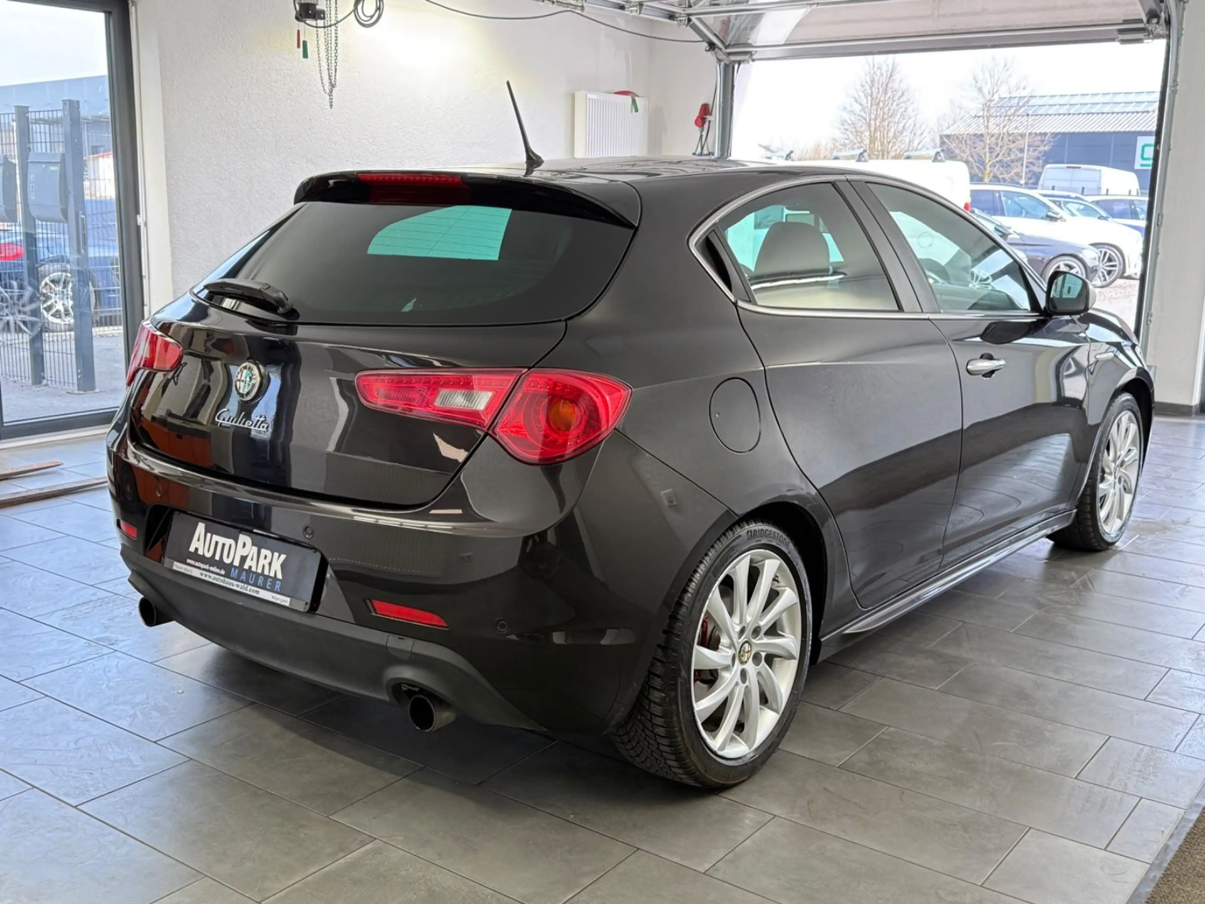 Alfa Romeo Giulietta Quadrifoglio Verde*SHZ*PDC*HU Neu — photo 7