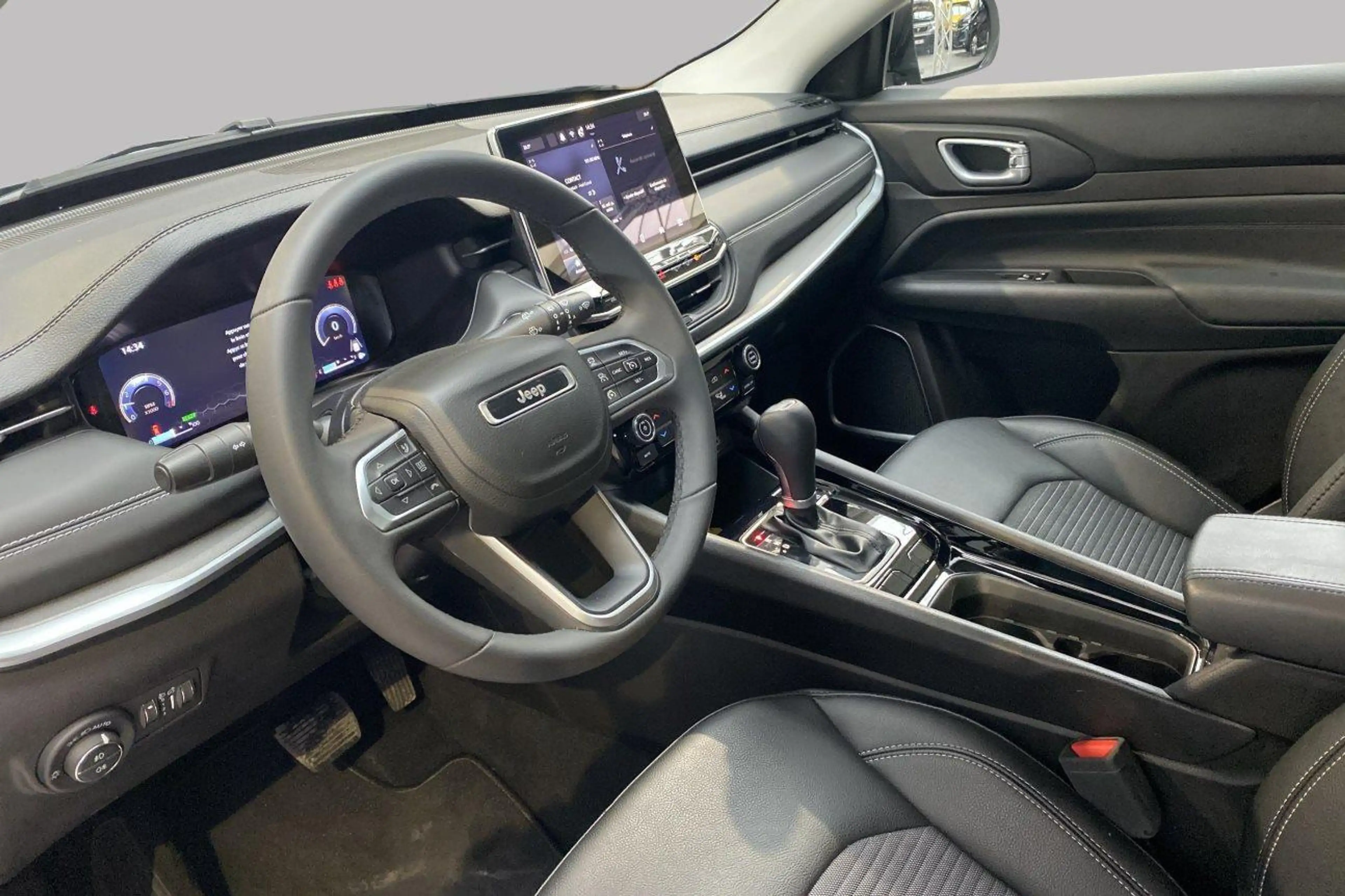 Jeep Compass ALTITUDE e-HYBRID — photo 9