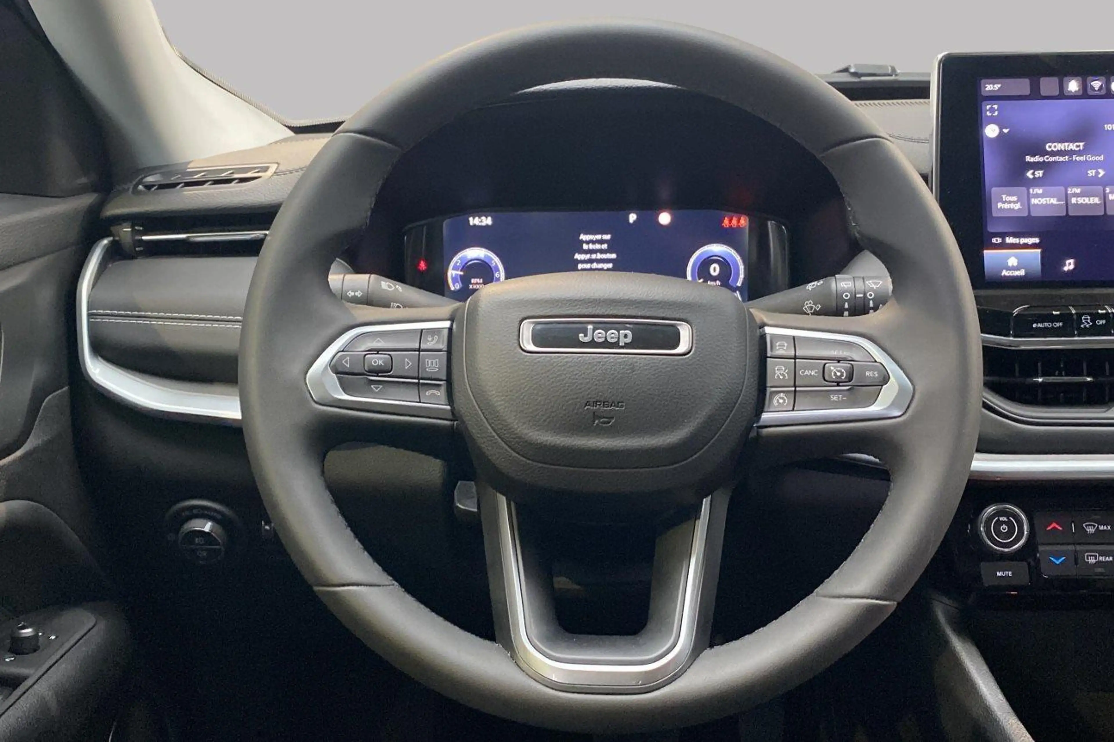 Jeep Compass ALTITUDE e-HYBRID — photo 12