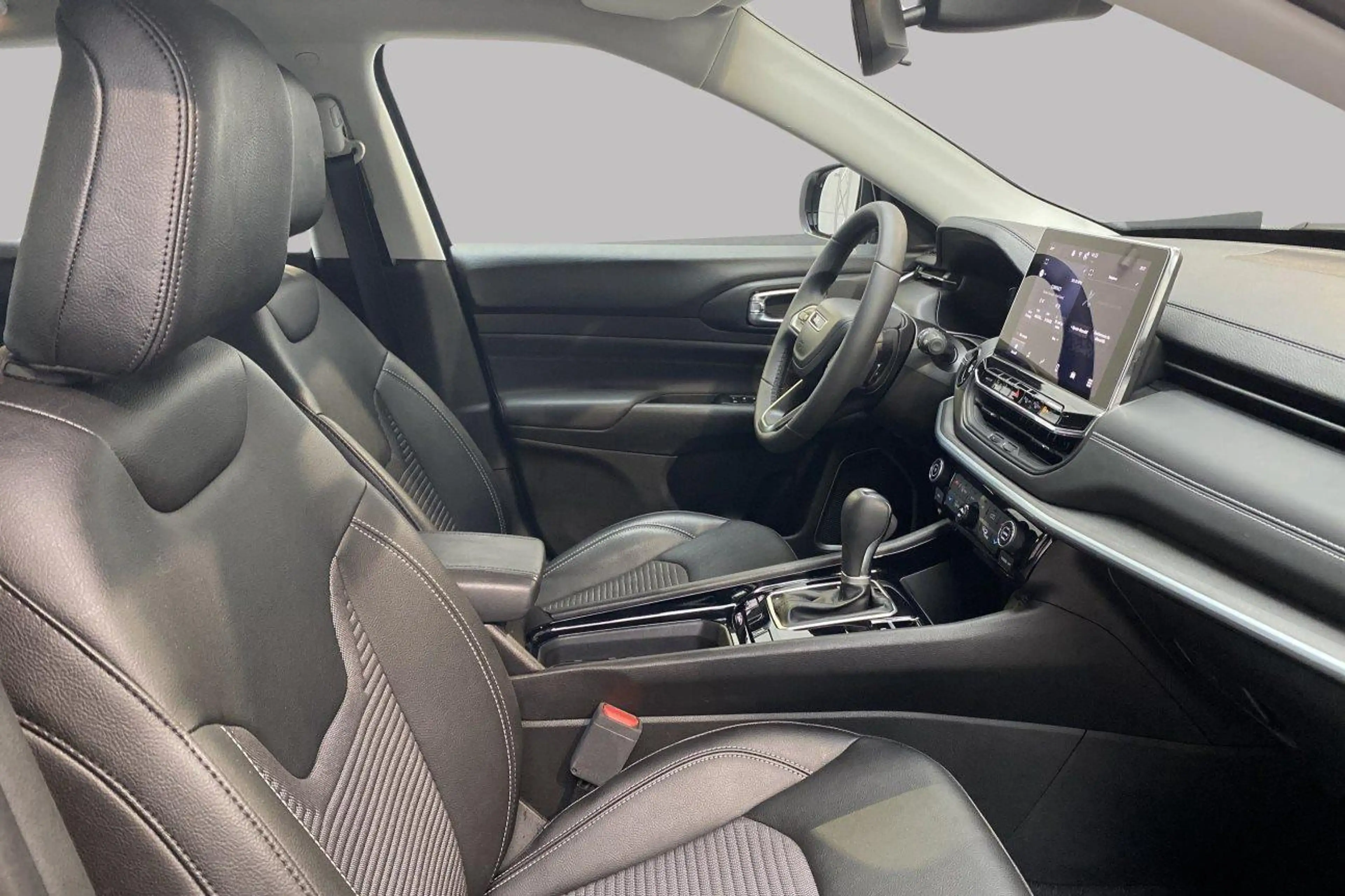 Jeep Compass ALTITUDE e-HYBRID — photo 8