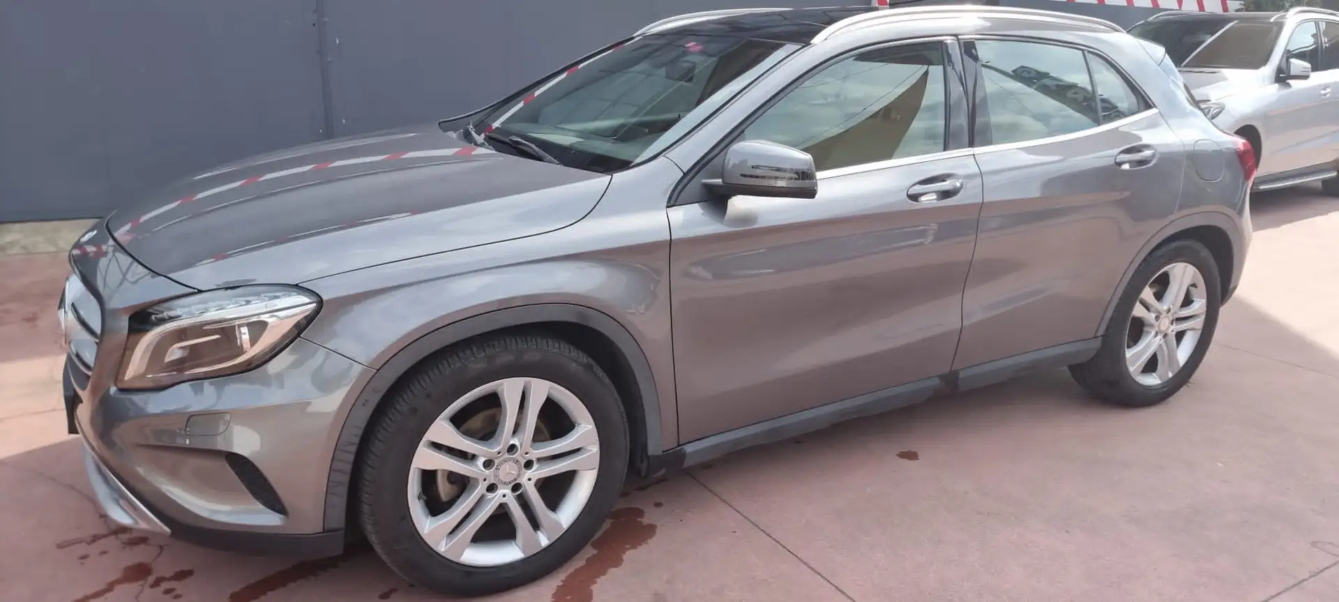 Mercedes-Benz GLA 220 GLA-X156 2014 d (cdi) Executive 170cv auto Gris - 1
