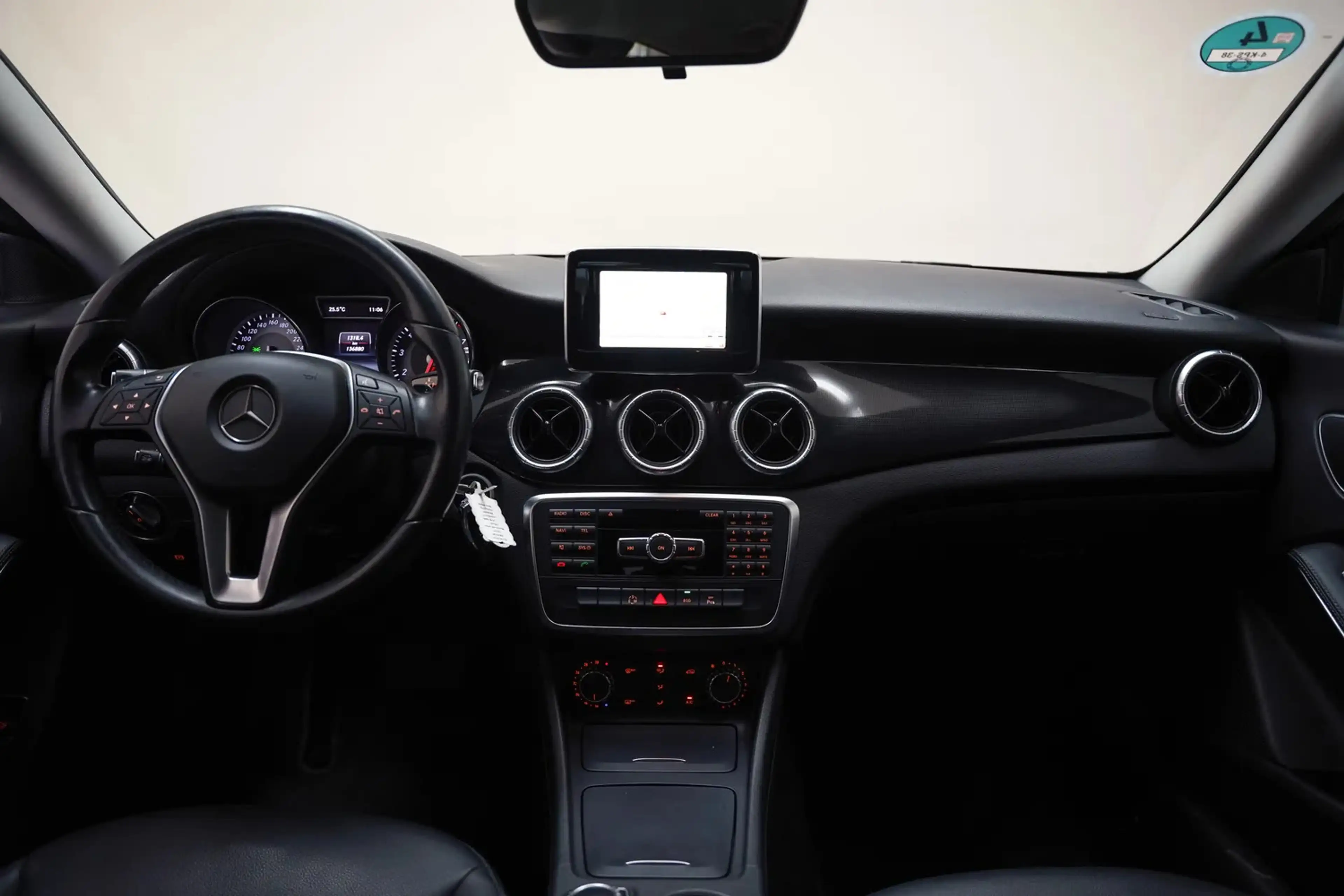 Mercedes-Benz CLA 200 Ambition Aut. [ Cruise control Climate control Led — photo 4