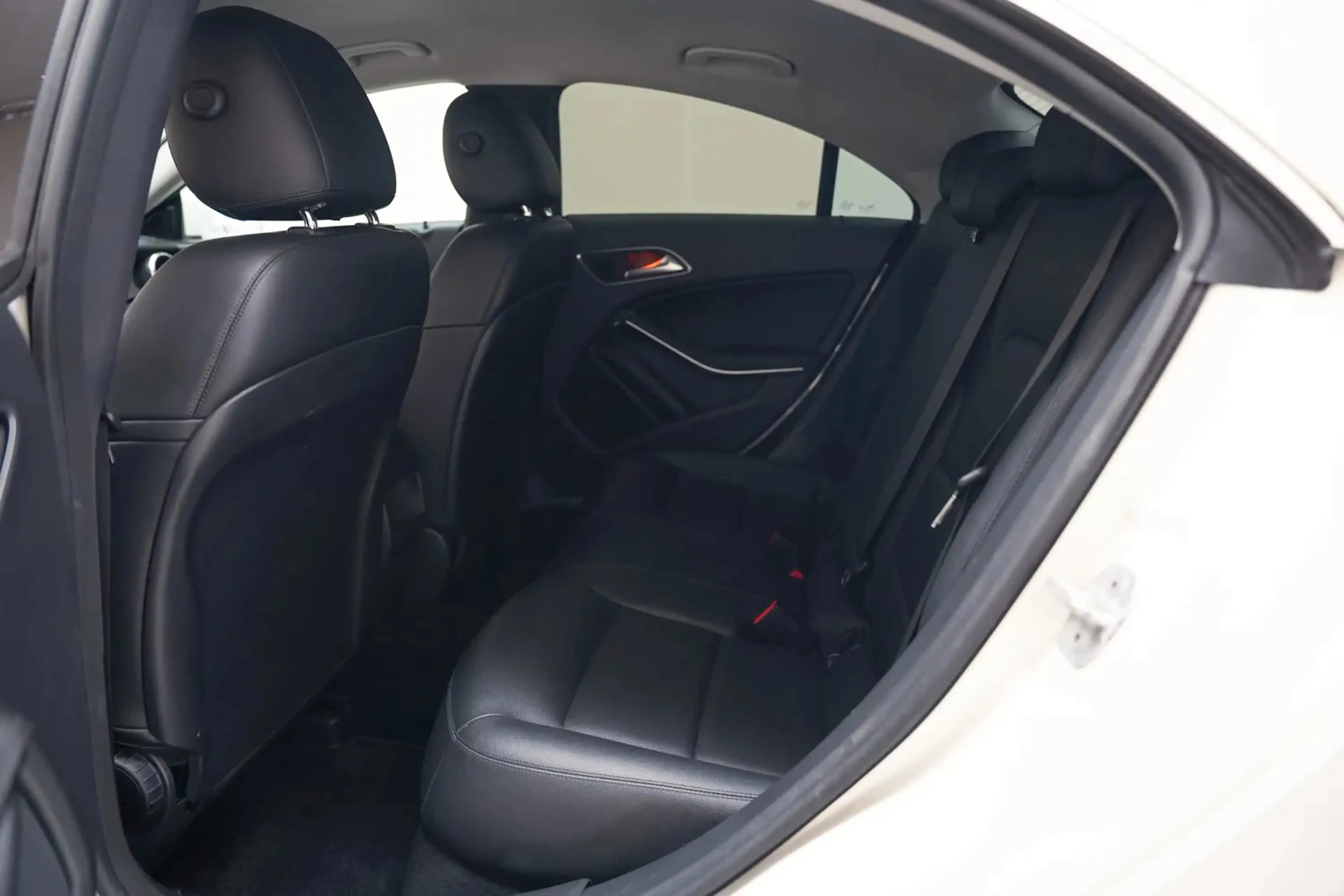 Mercedes-Benz CLA 200 Ambition Aut. [ Cruise control Climate control Led — photo 10