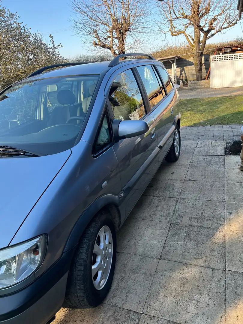Opel Zafira Zafira 1.6 Executive Plateado - 2