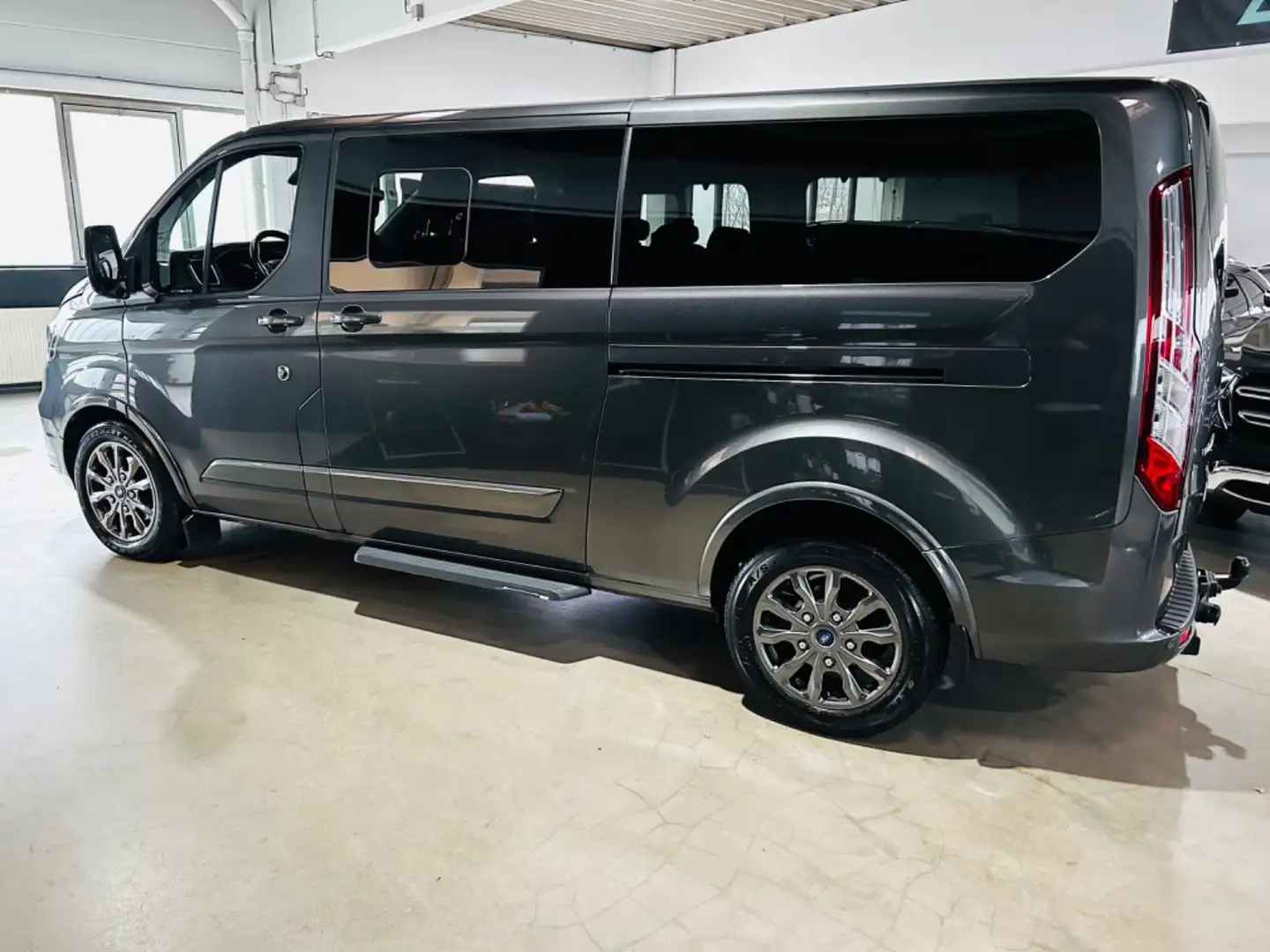 Ford Transit Tourneo Custom 320 L2  Titanium X Grau - 2