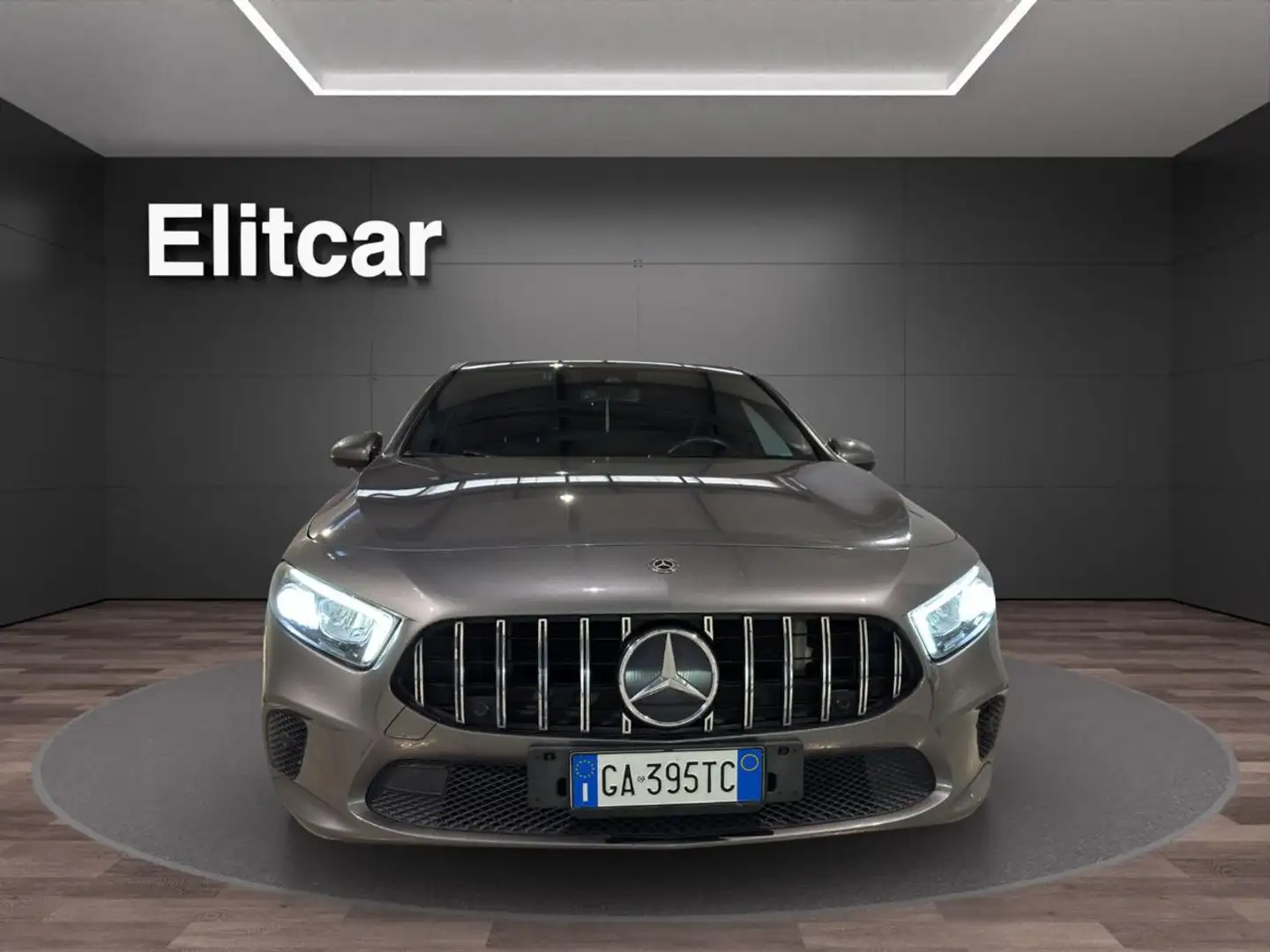 Mercedes-Benz A 180 d Automatic Sport Gris - 2