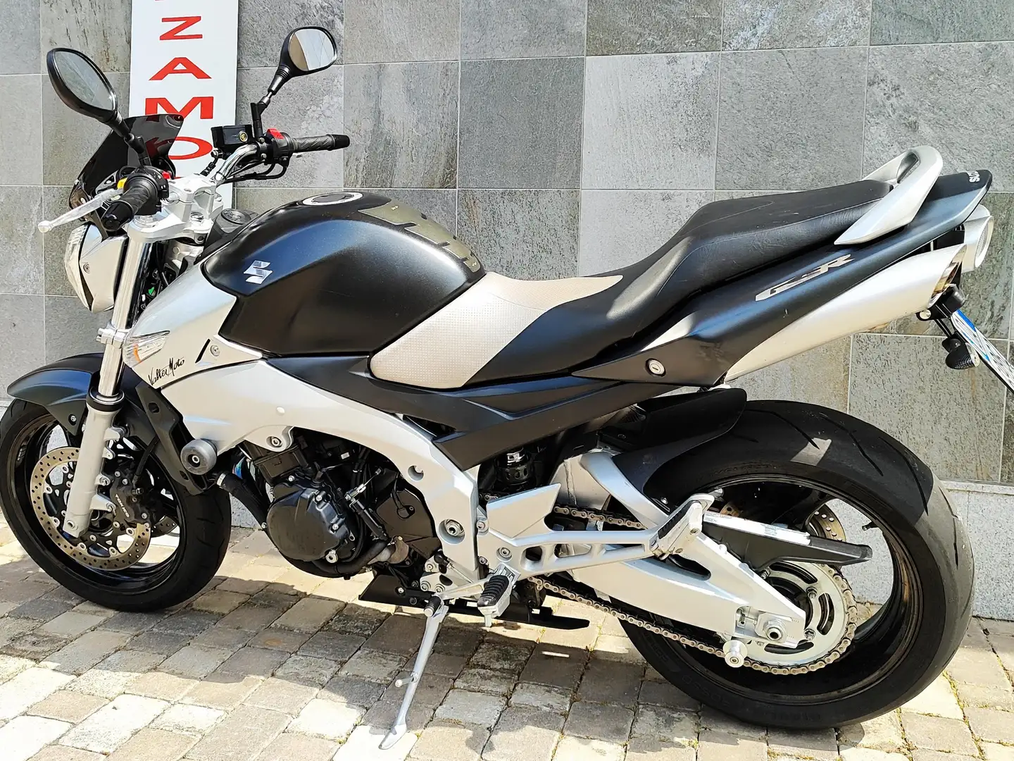 Suzuki GSR 600 Zwart - 1