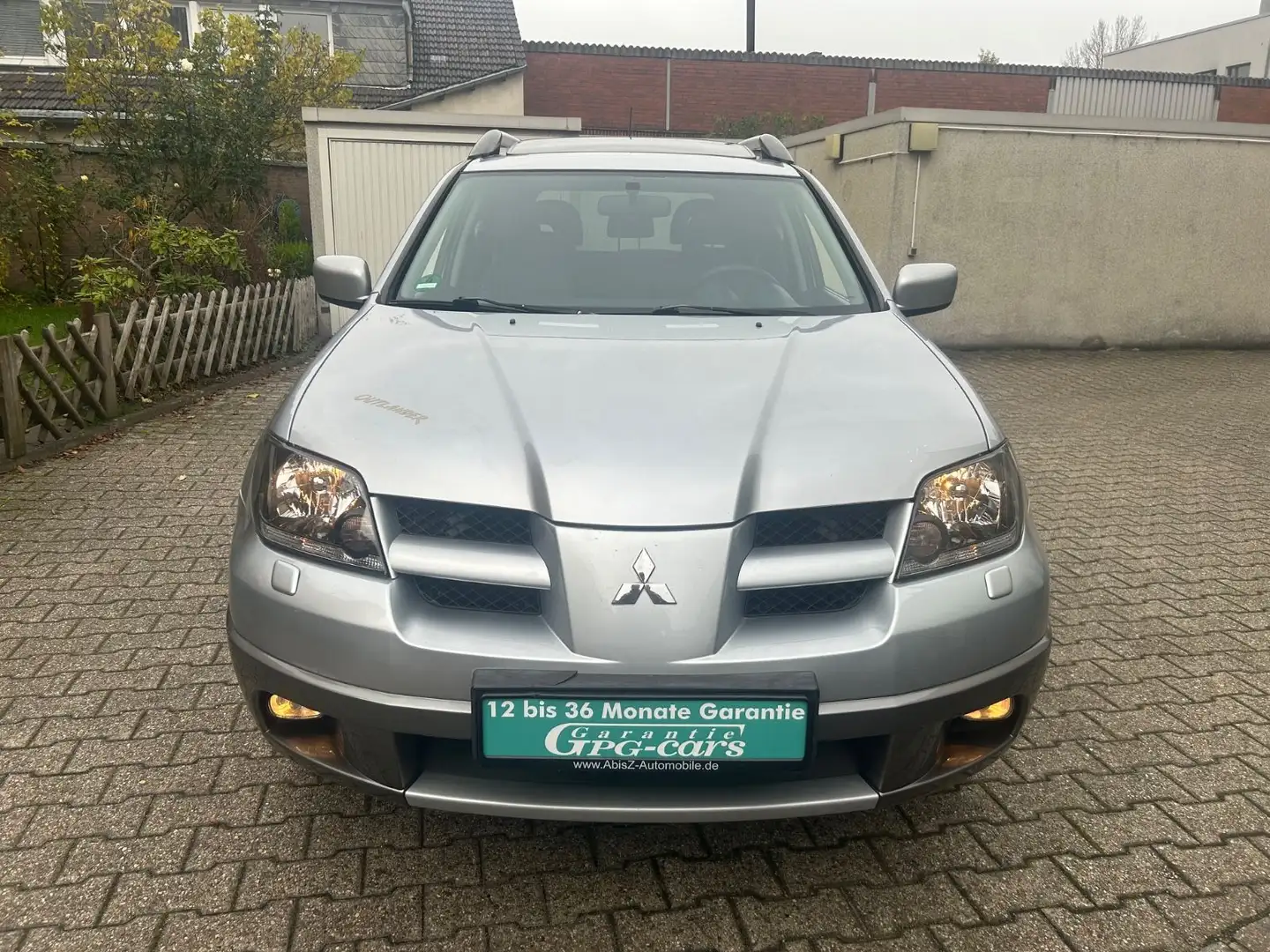 Mitsubishi Outlander 2.4 Intense AUTOMATIK, Leder, AHK Silber - 2