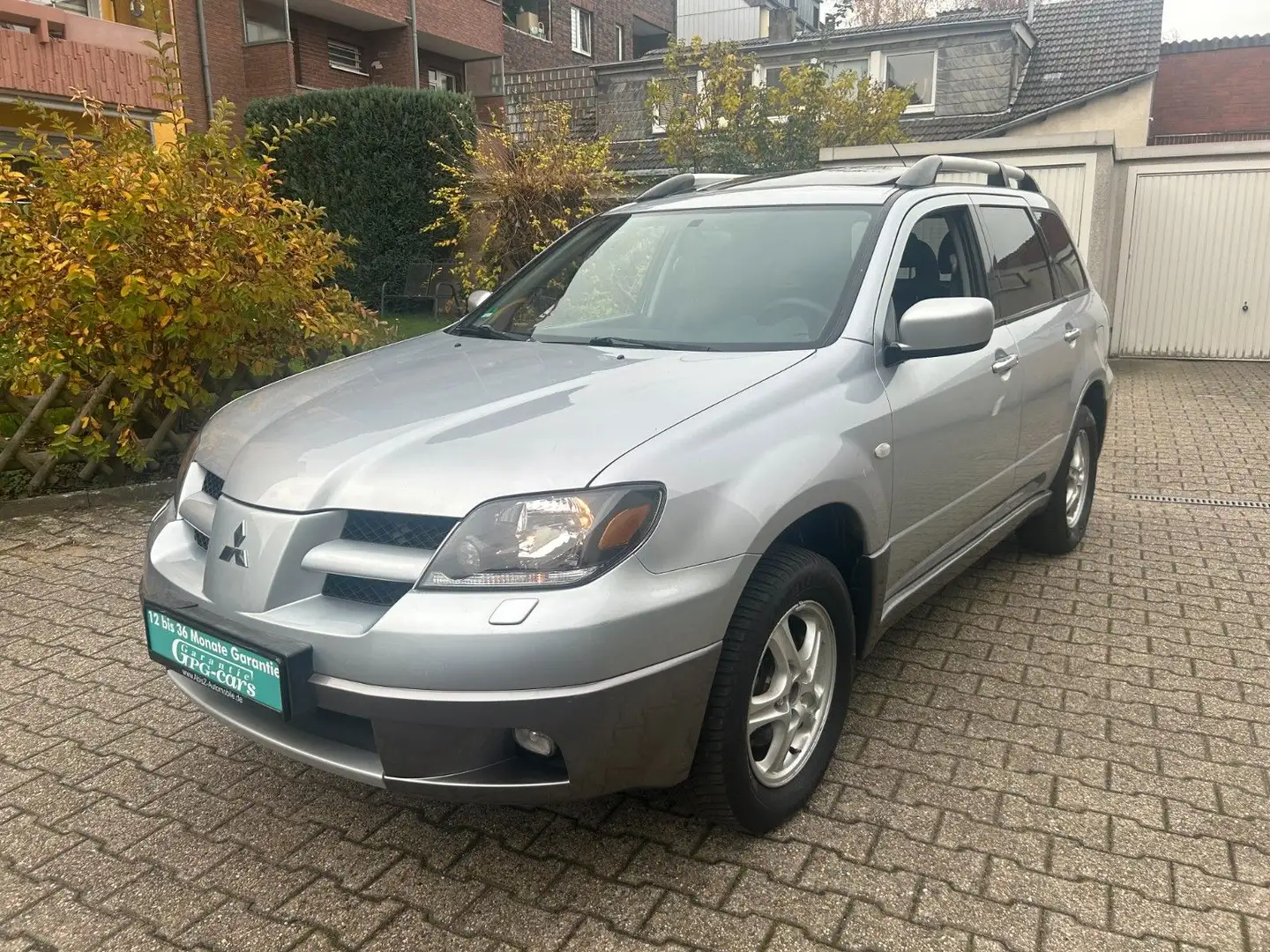 Mitsubishi Outlander 2.4 Intense AUTOMATIK, Leder, AHK Silber - 1