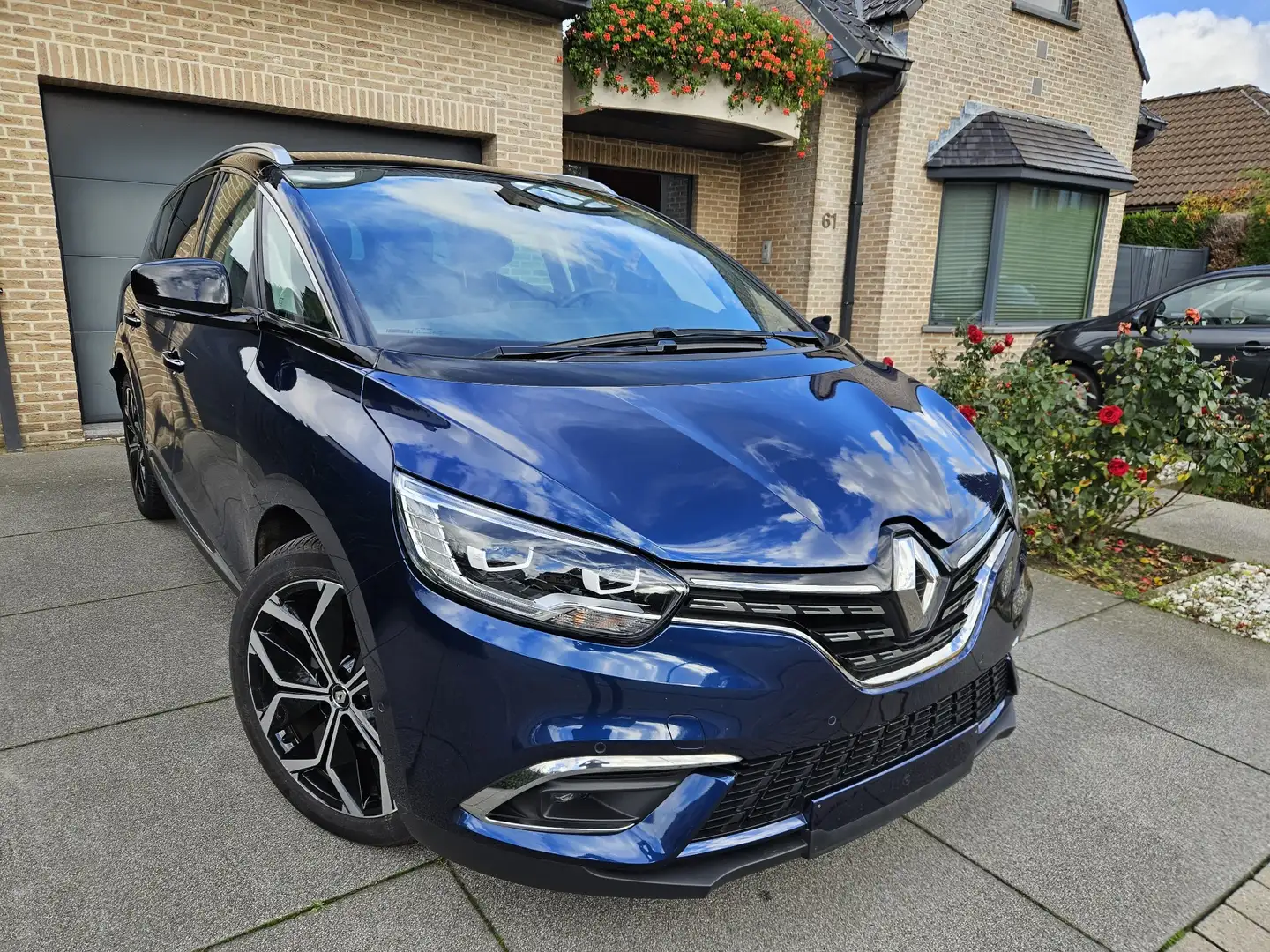 Renault Grand Scenic 1.33 TCe / CAMERA / NAVI / *SUPER DEAL* - 2