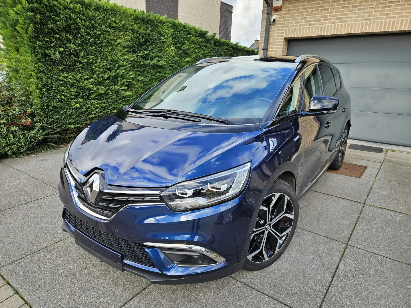 Renault Grand Scenic 1.33 TCe / CAMERA / NAVI / *SUPER DEAL* - 1