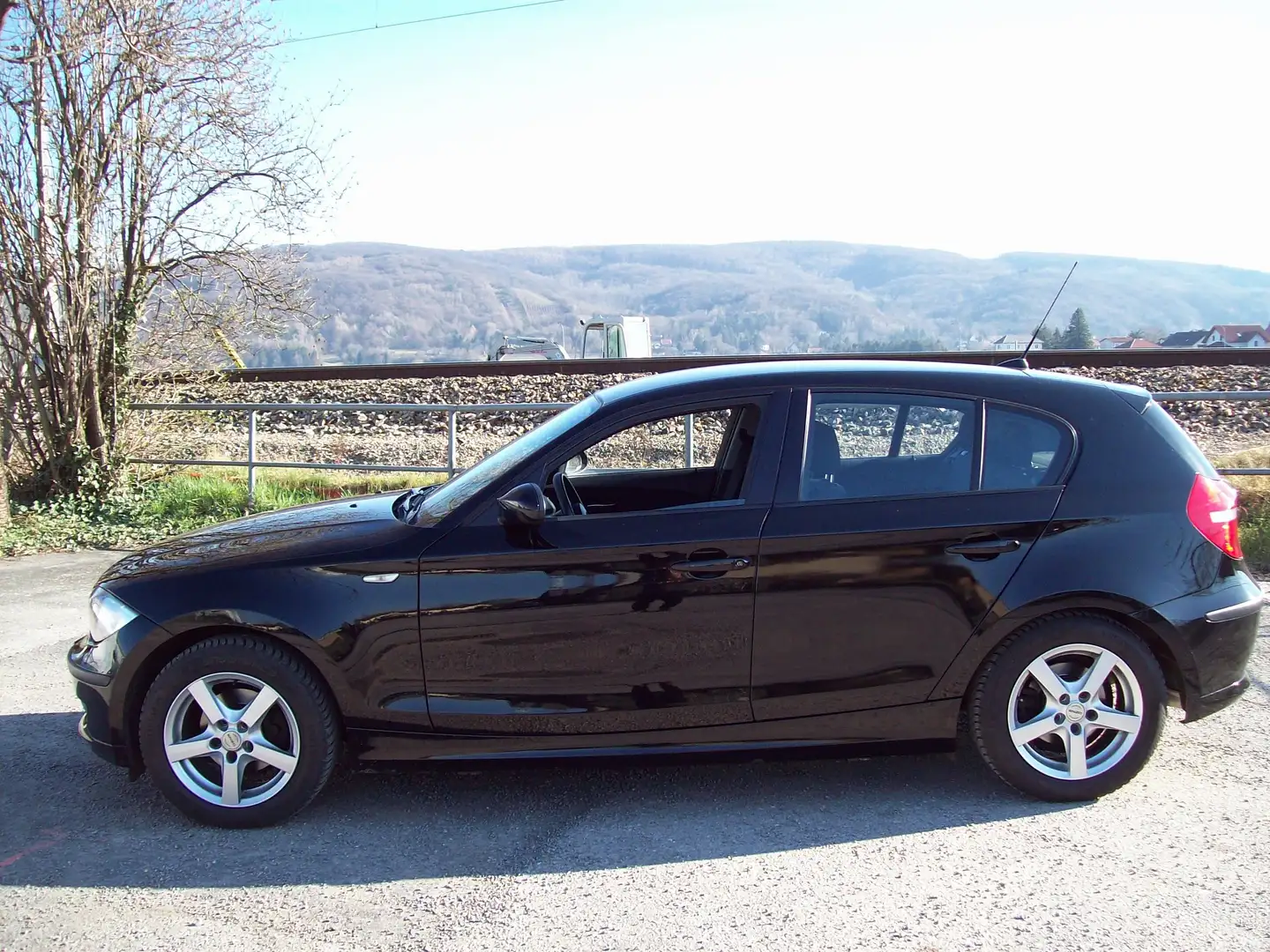 BMW 116 Advantage 5-türig Schwarz - 1