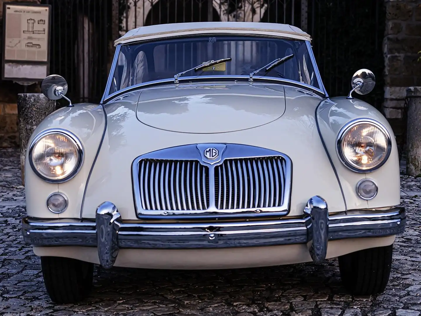 MG MGA Bianco - 2