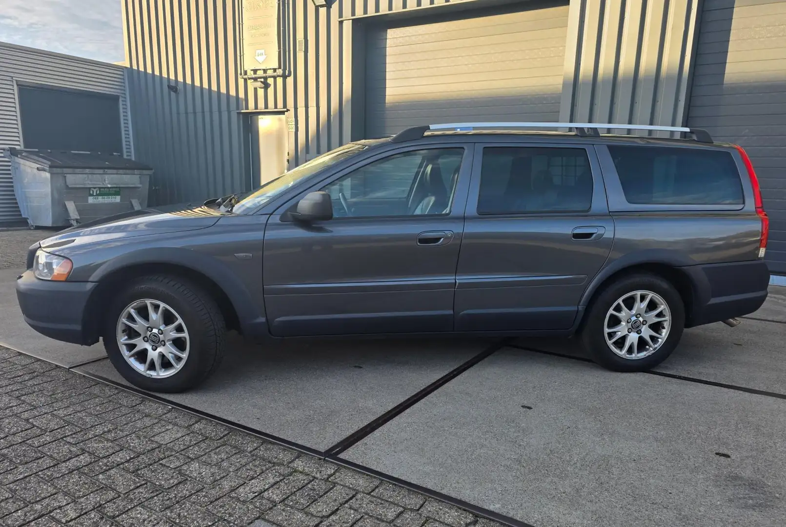 Volvo XC70 2.5T Summum Facelift, Netto €10.950, Youngtimer Gris - 2