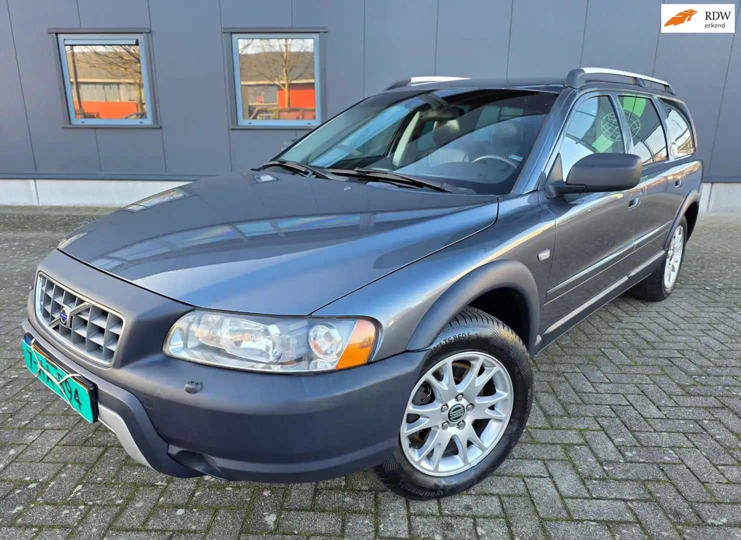 Volvo XC70 2.5T Summum Facelift, Netto €10.950, Youngtimer Grau - 1