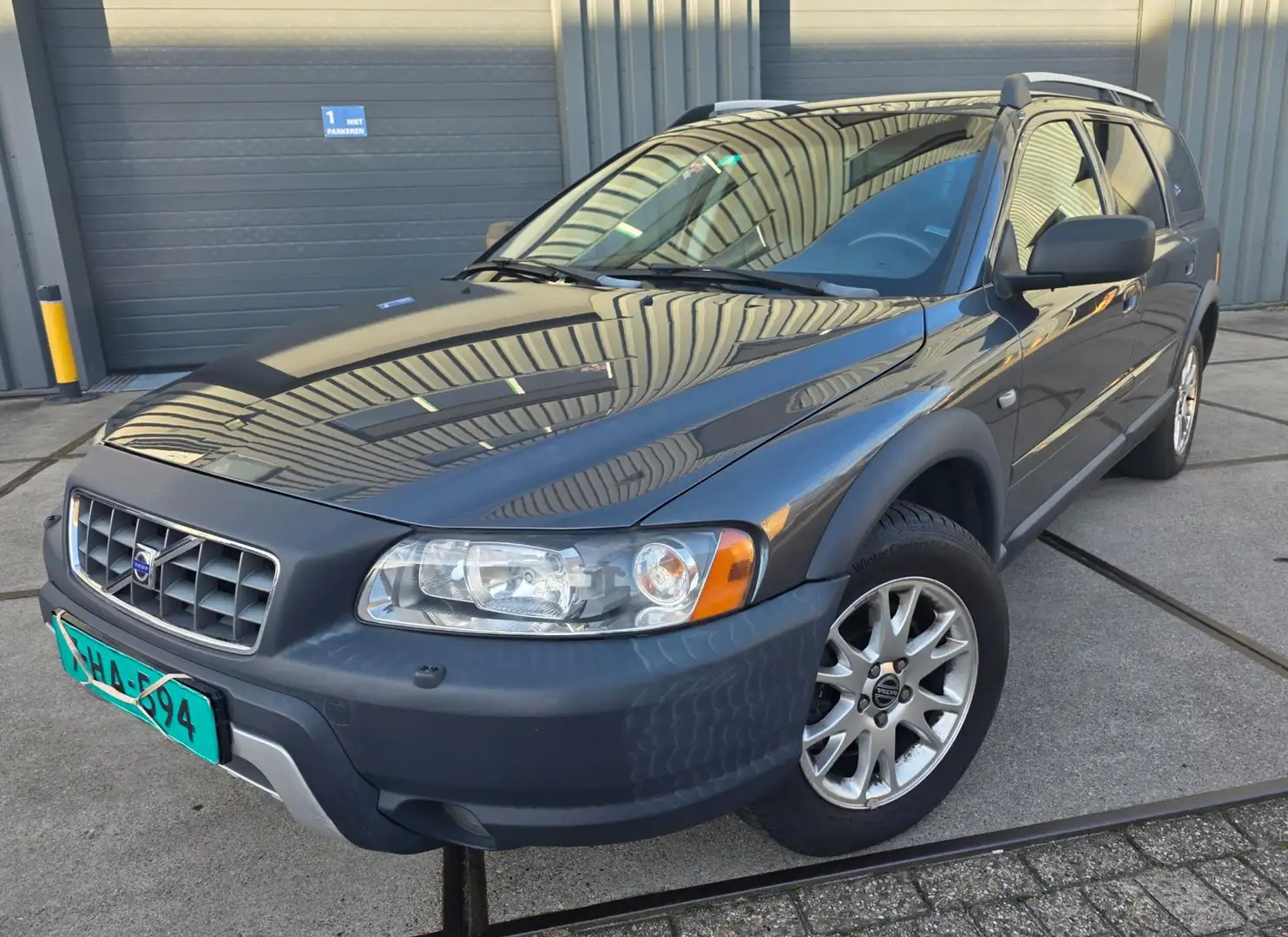 Volvo XC70 2.5T Summum Facelift, Netto €10.950, Youngtimer Gris - 1