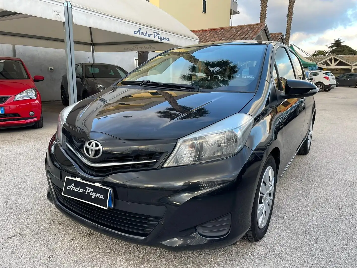 Toyota Yaris 1.4 D-4D 5 porte Lounge navi Nero - 2