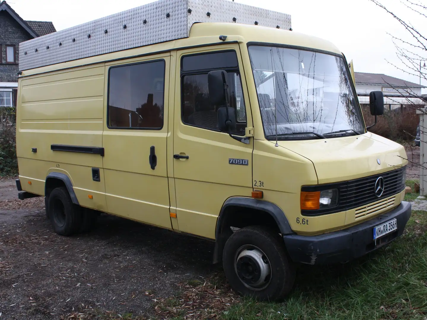 Mercedes-Benz 709 D, LKW, geschlossener Kasten žuta - 2