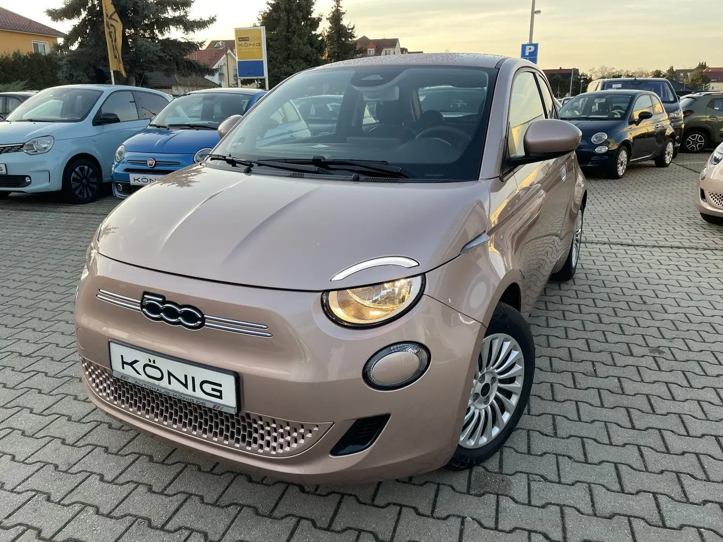 Fiat 500e Neuer 500 Elektro 320km Reichweite Gold - 1
