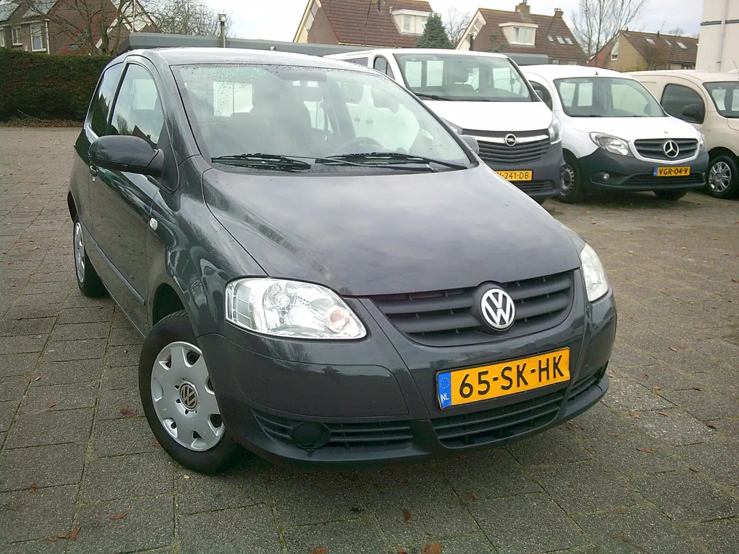 Volkswagen Fox 1.2 Trendline INRUIL KOOPJE !!! MET ZEER LAGE KM S Grijs - 1
