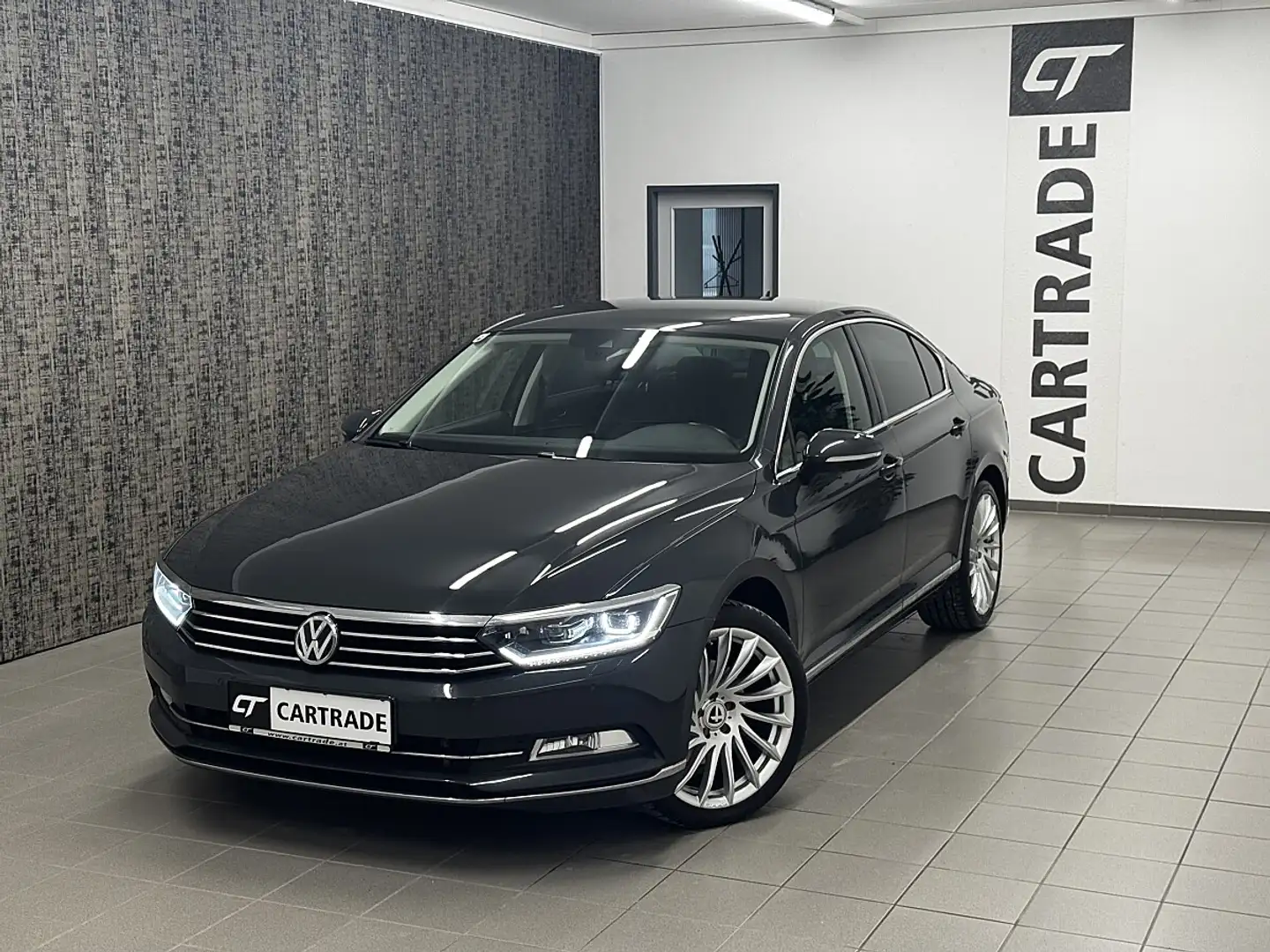 Volkswagen Passat Highline 2,0 TDI SCR DSG / ACC/ NAVI/ APP CONNE... Grau - 2