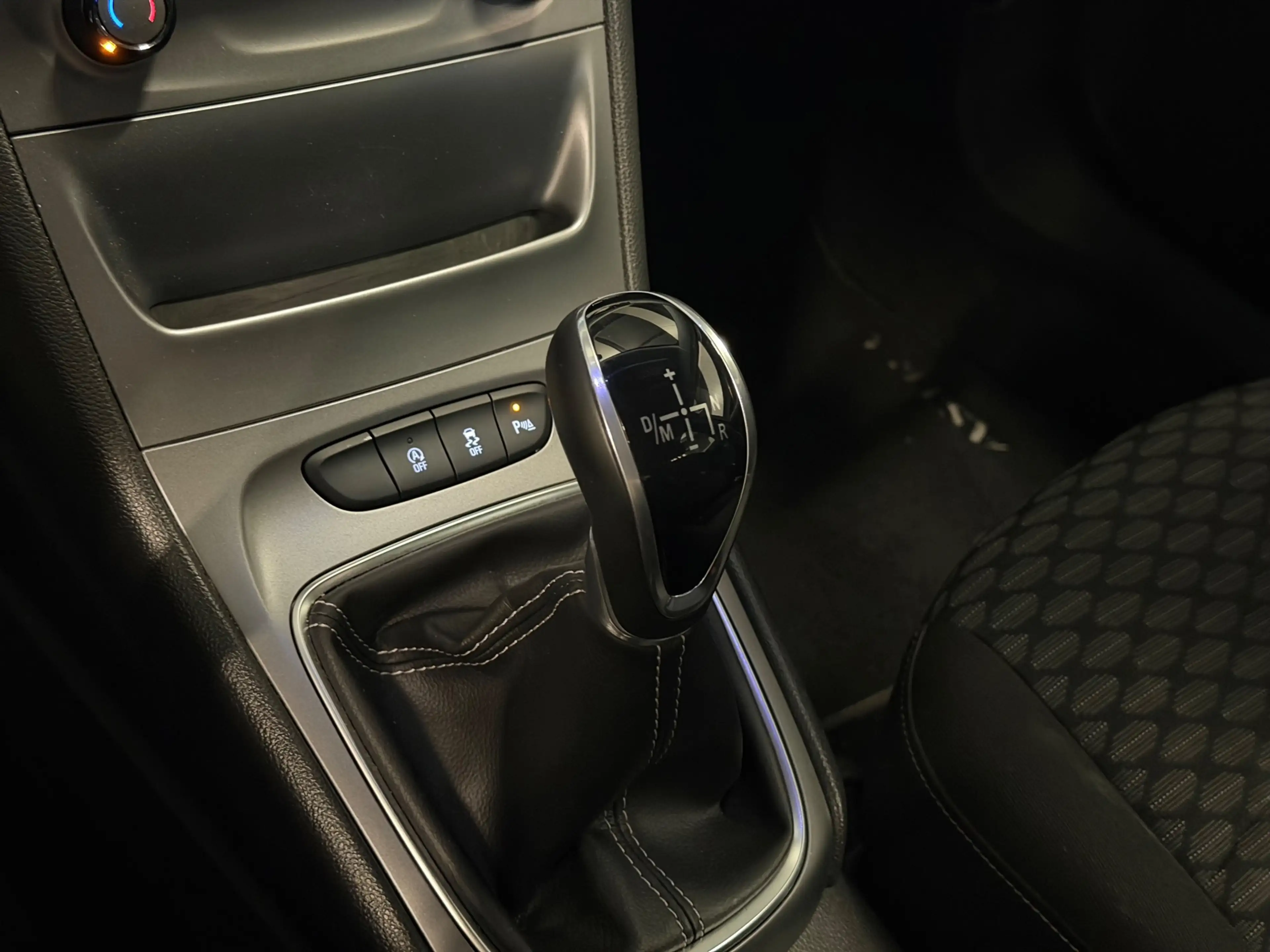 Opel Astra 1.0 Online Edition Automaat — photo 20
