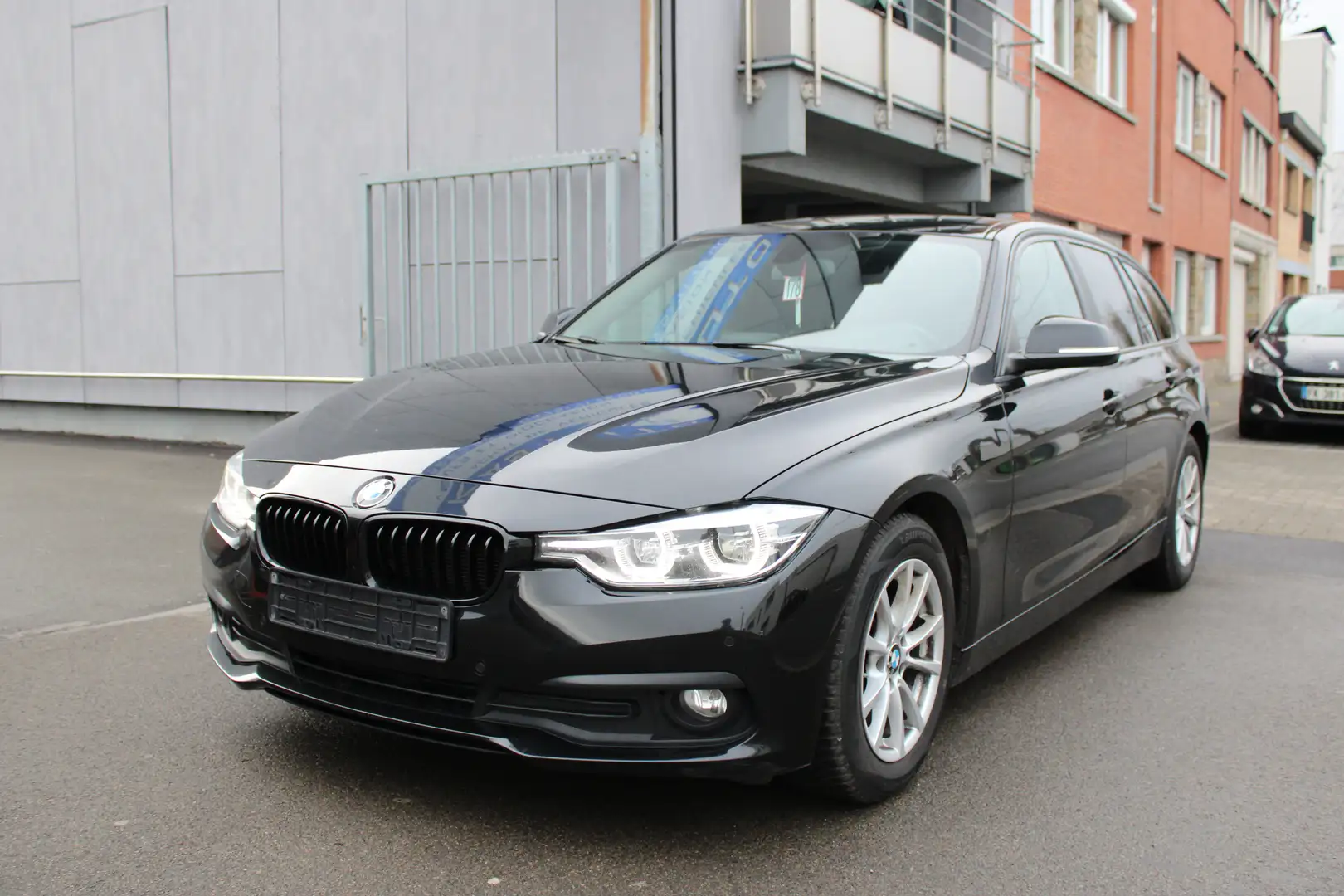 BMW 320 dTouring Schwarz - 1