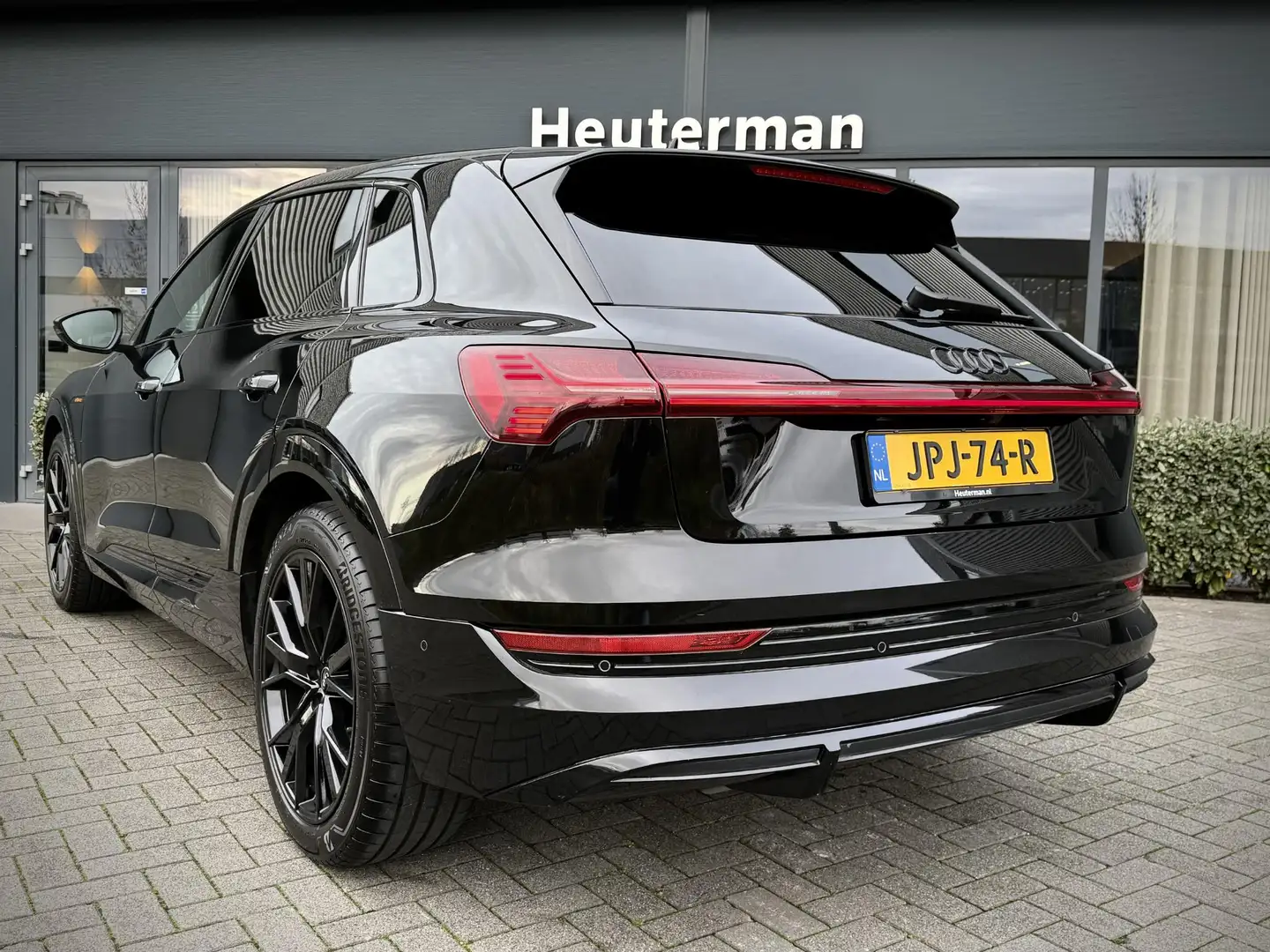 Audi e-tron E-Tron 50 Quattro S line/ Black Edition/ Sfeerverl Zwart - 2