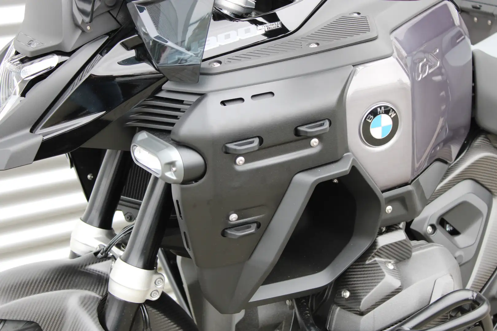 BMW R 1300 GS Adventure | Oostland Ultimate Black Edition | BTW motor Zwart - 2