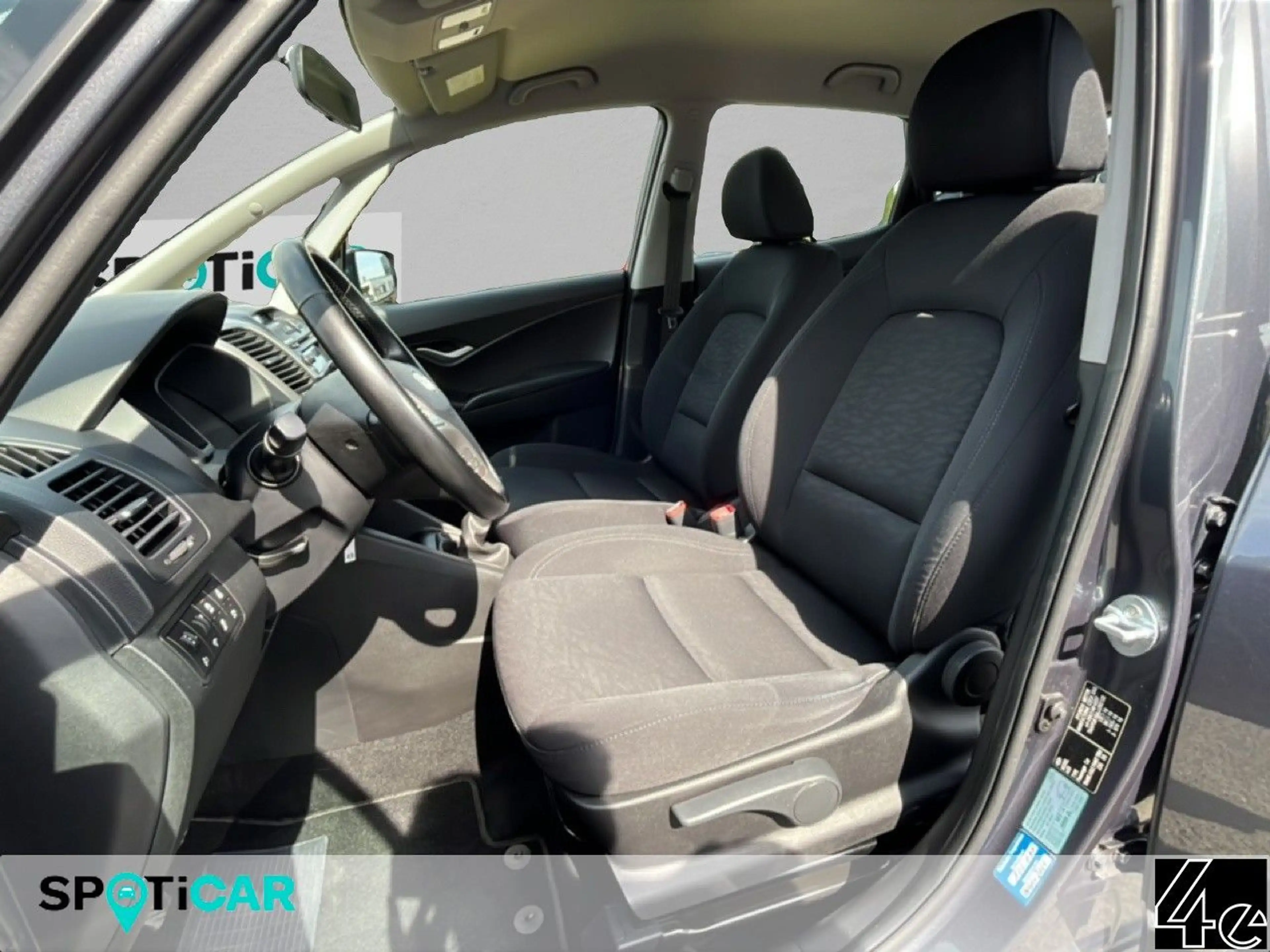 Hyundai iX20 1.6 Benzin — photo 9