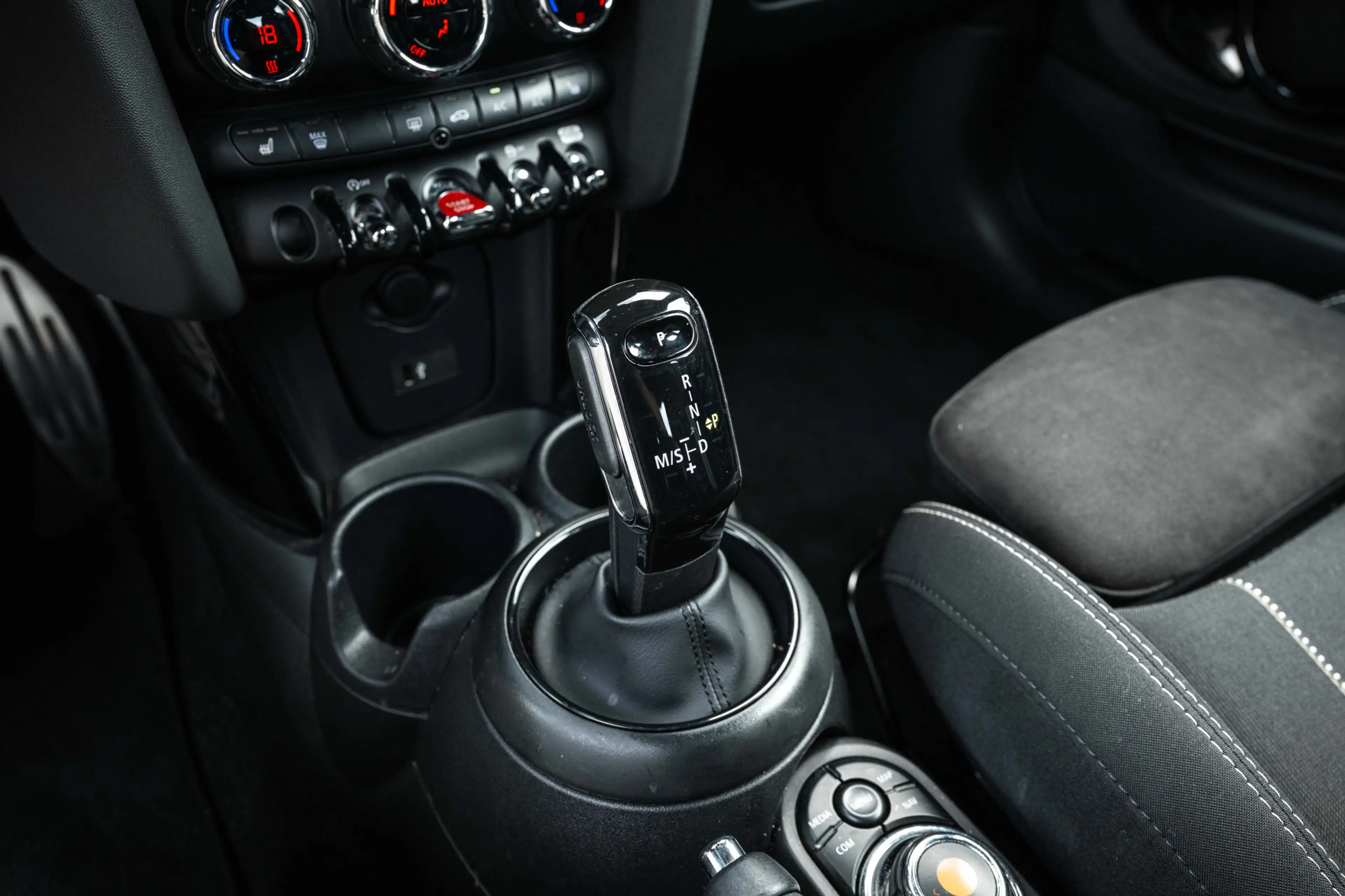 MINI John Cooper Works Hatchback JCW Automaat / Comfort Access / LED / Cr — photo 15