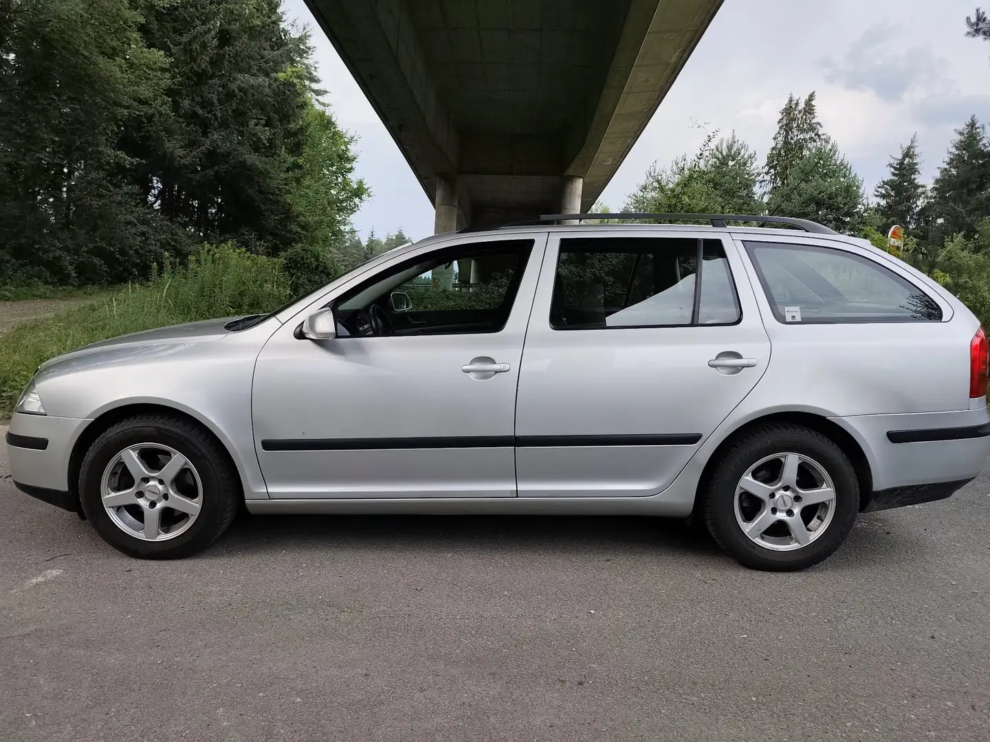 Skoda Octavia Combi 1.9 TDI mit AHK Silber - 2