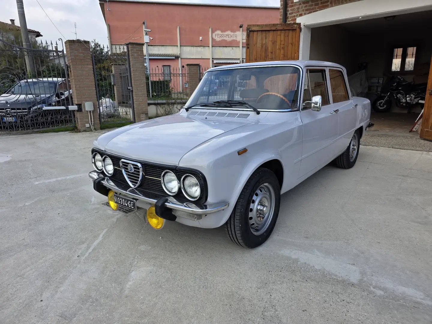 Alfa Romeo Giulia Nuova Super 1300 - 2