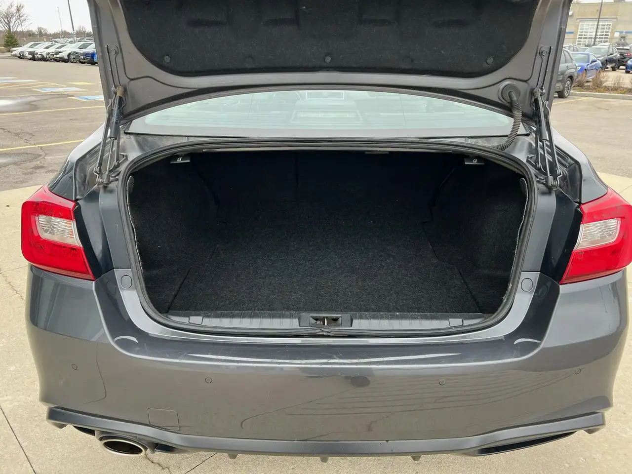 Subaru Legacy снимка Subaru Legacy