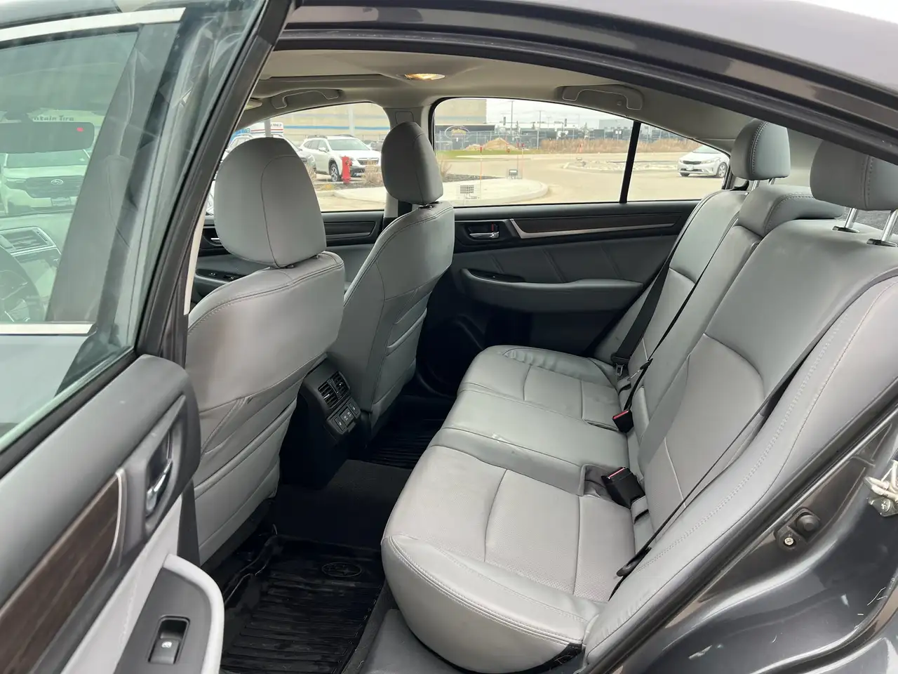 Subaru Legacy снимка Subaru Legacy