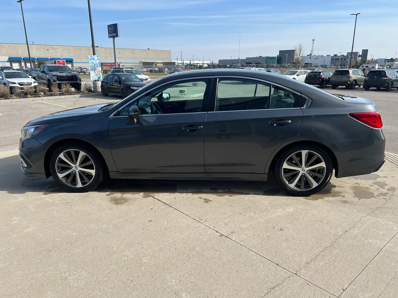 Subaru Legacy снимка Subaru Legacy