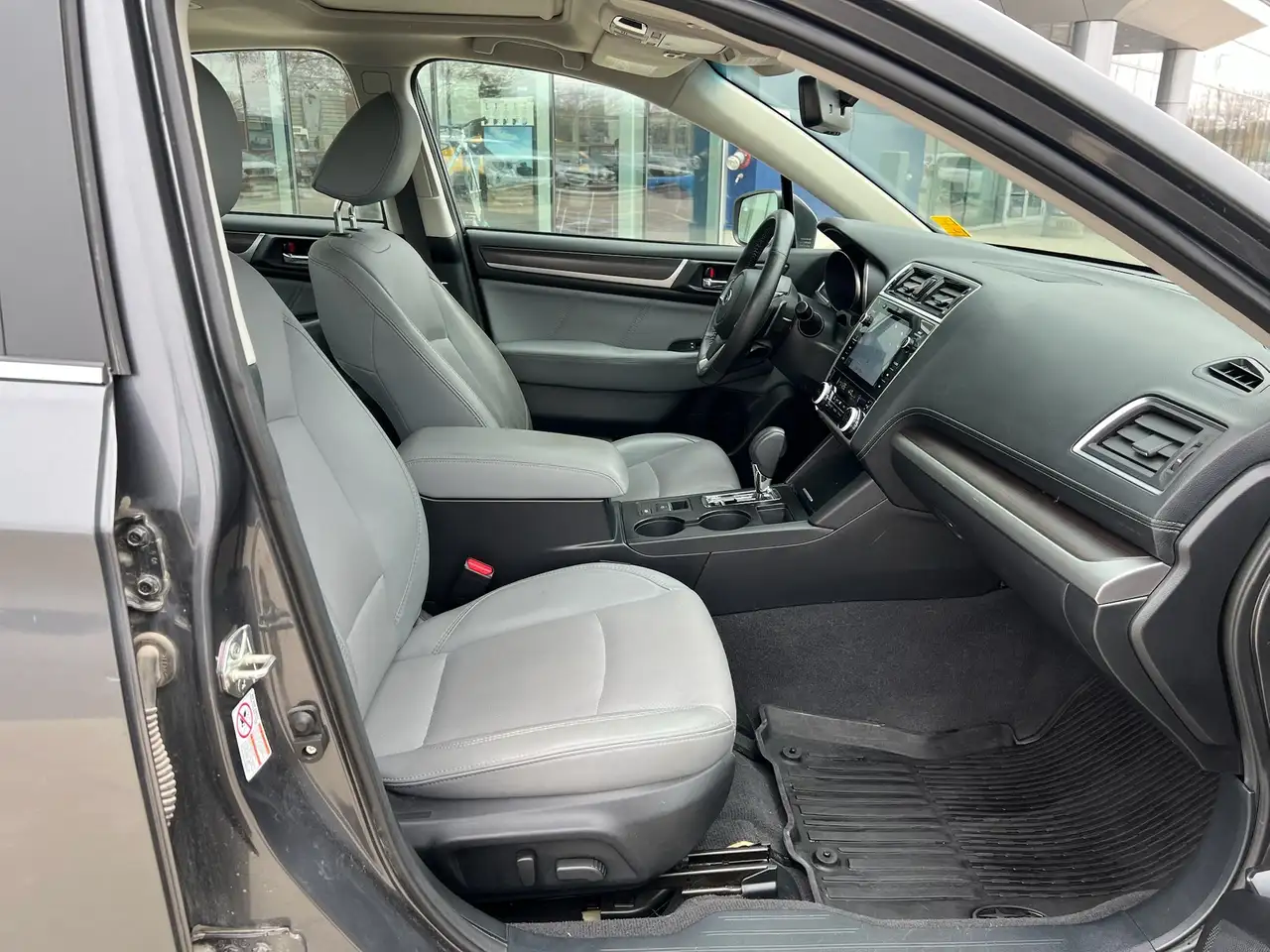 Subaru Legacy снимка Subaru Legacy
