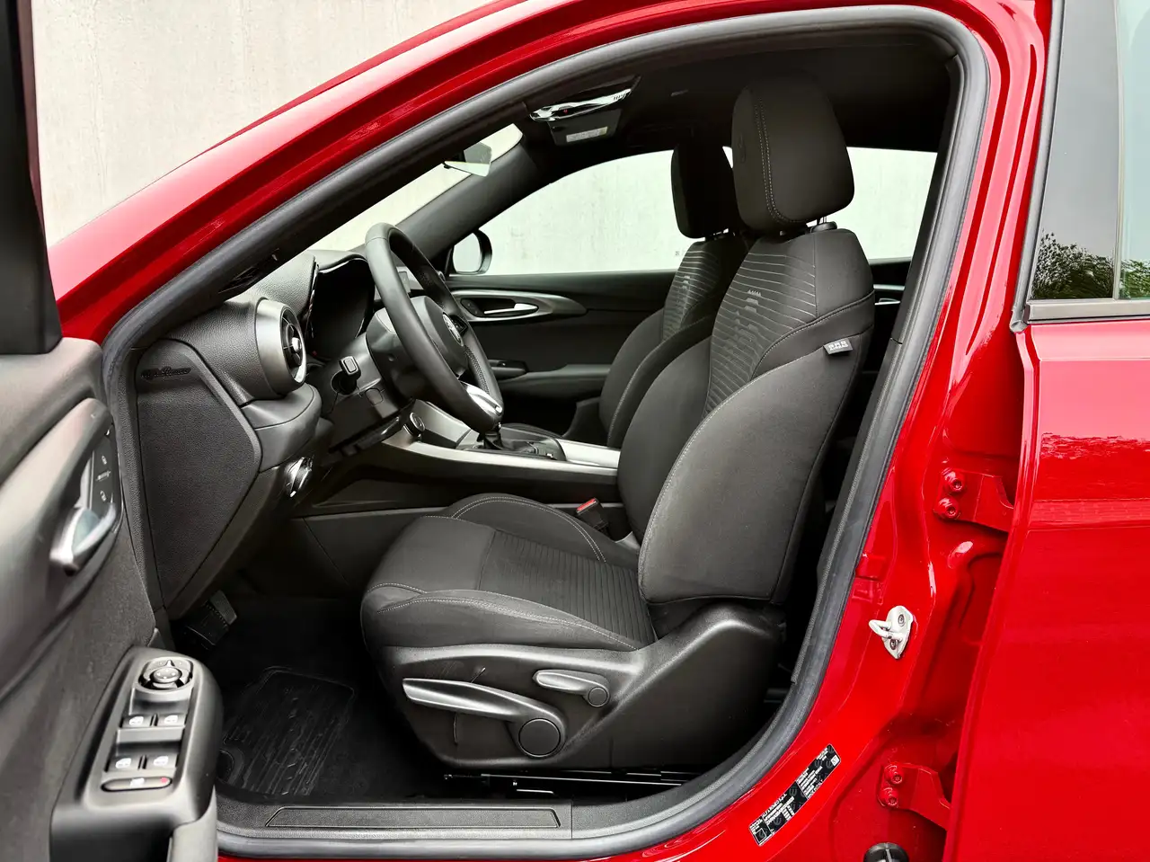 Alfa Romeo Tonale 2023 — фото 11