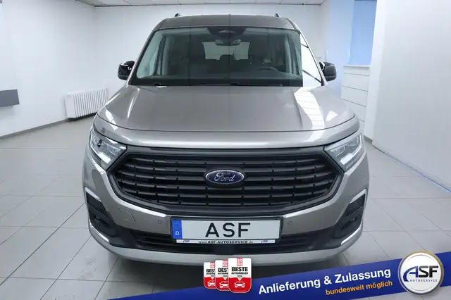 Ford Grand Tourneo Connect view 3