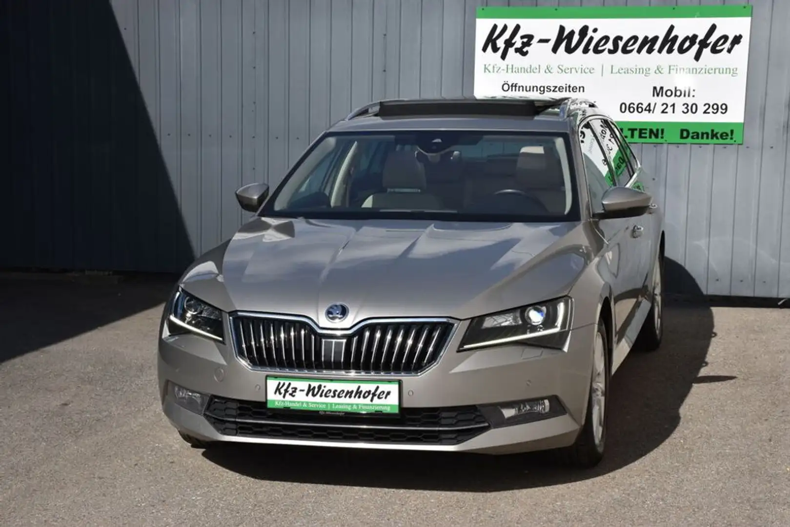 Skoda Superb Style 2.0 TDI DSG / Top Ausstattung / Beige - 2