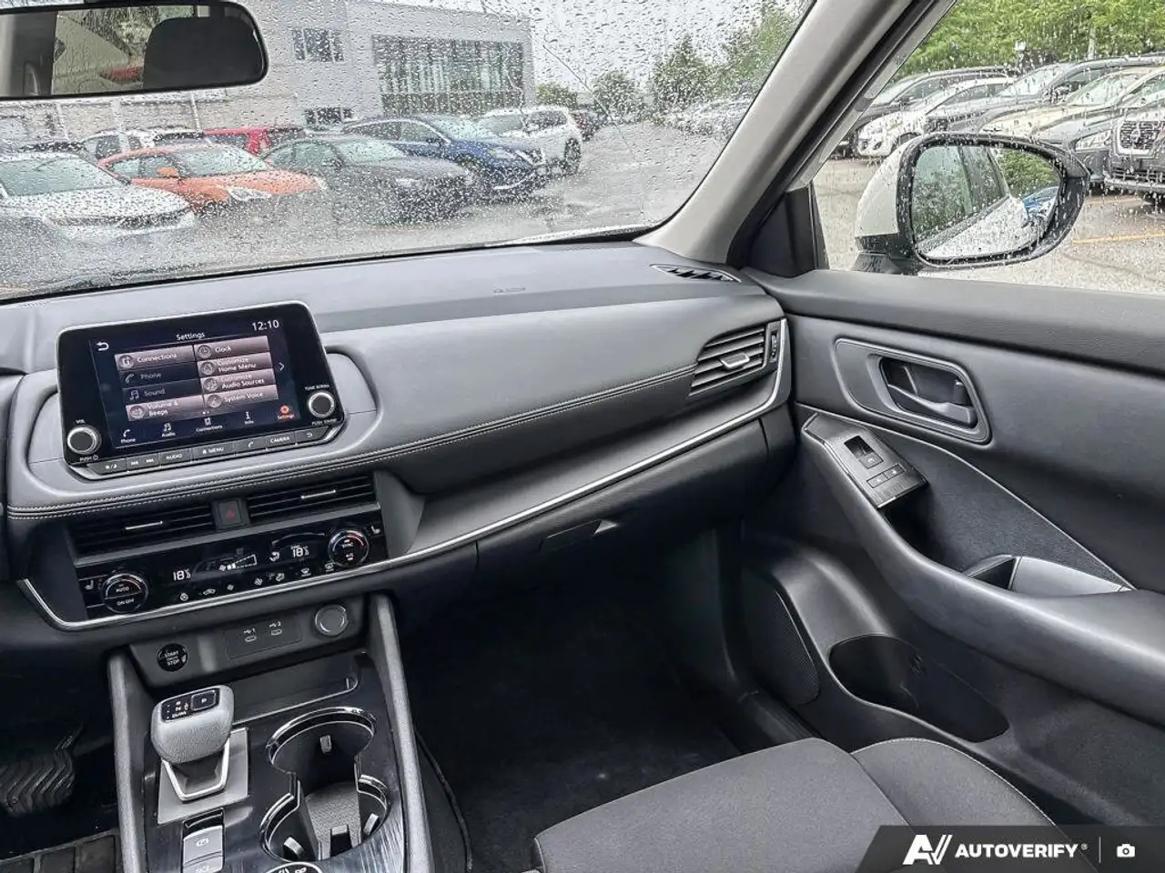 Nissan Rogue снимка Nissan Rogue