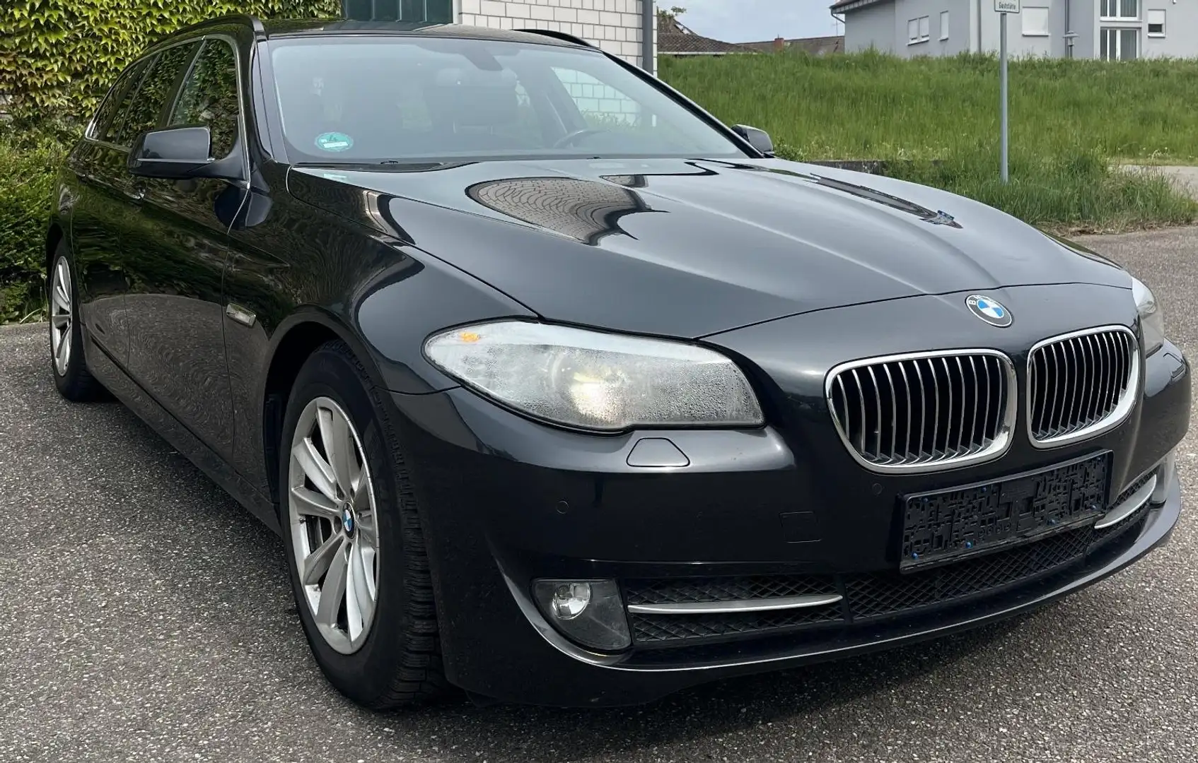 BMW 520 520d Touring Aut. XENON PANO NAVI Grau - 1