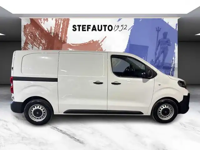 Opel Vivaro view 2