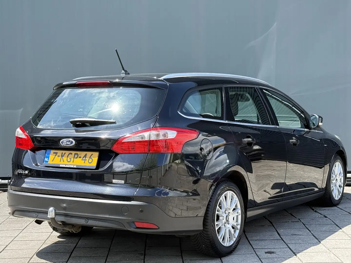 Ford Focus Wagon BWJ 2013 | 1.6 TDCI 105PK Titanium | EXPORT Zwart - 2