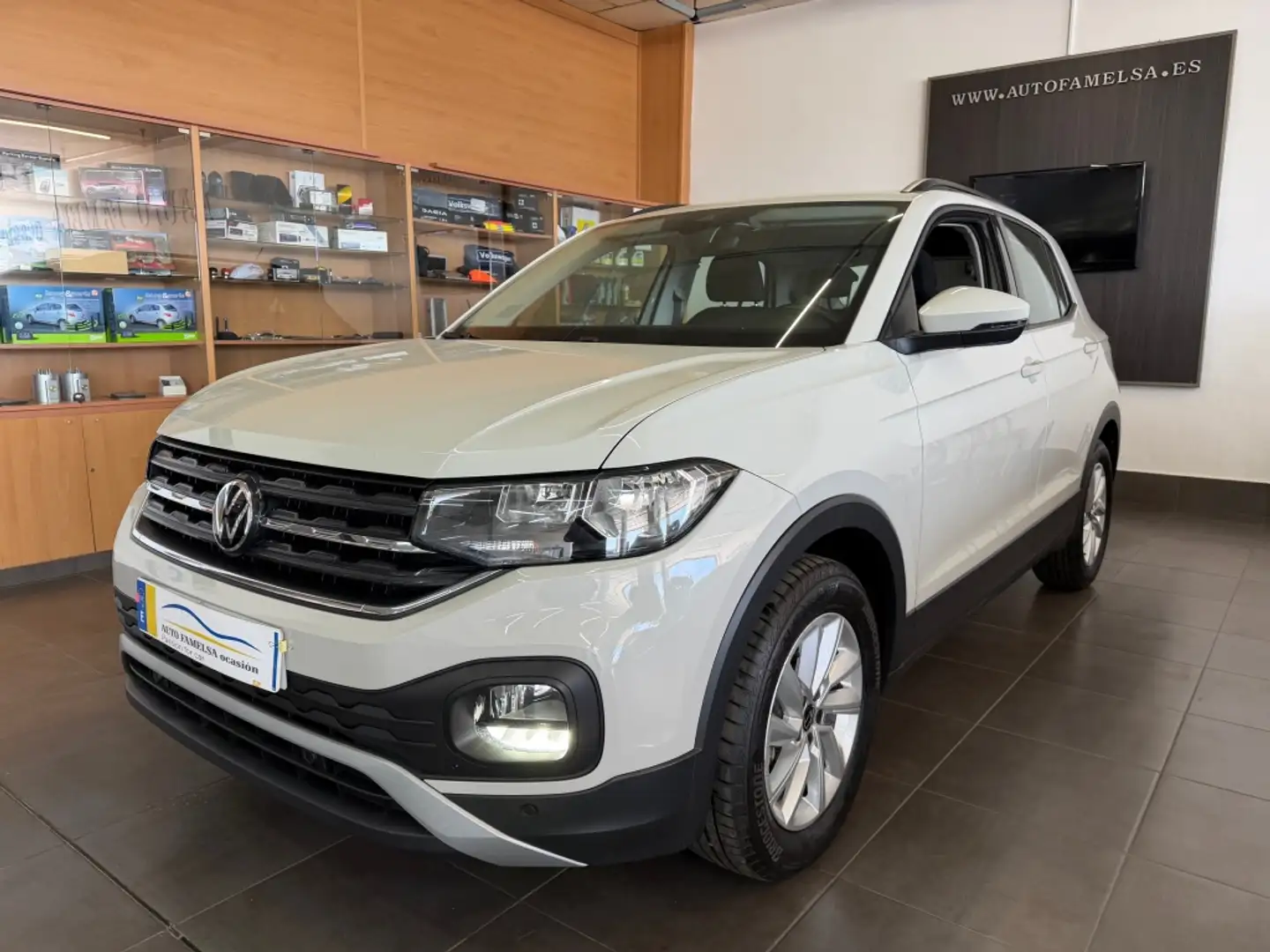 Volkswagen T-Cross 1.0 TSI Advance 81kW Gris - 2