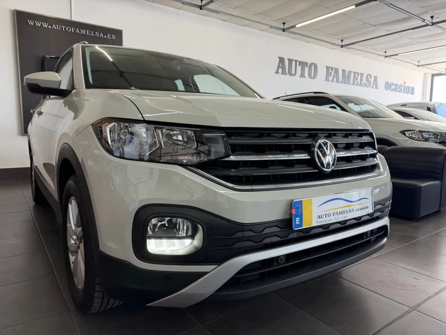 Volkswagen T-Cross 1.0 TSI Advance 81kW Gris - 1