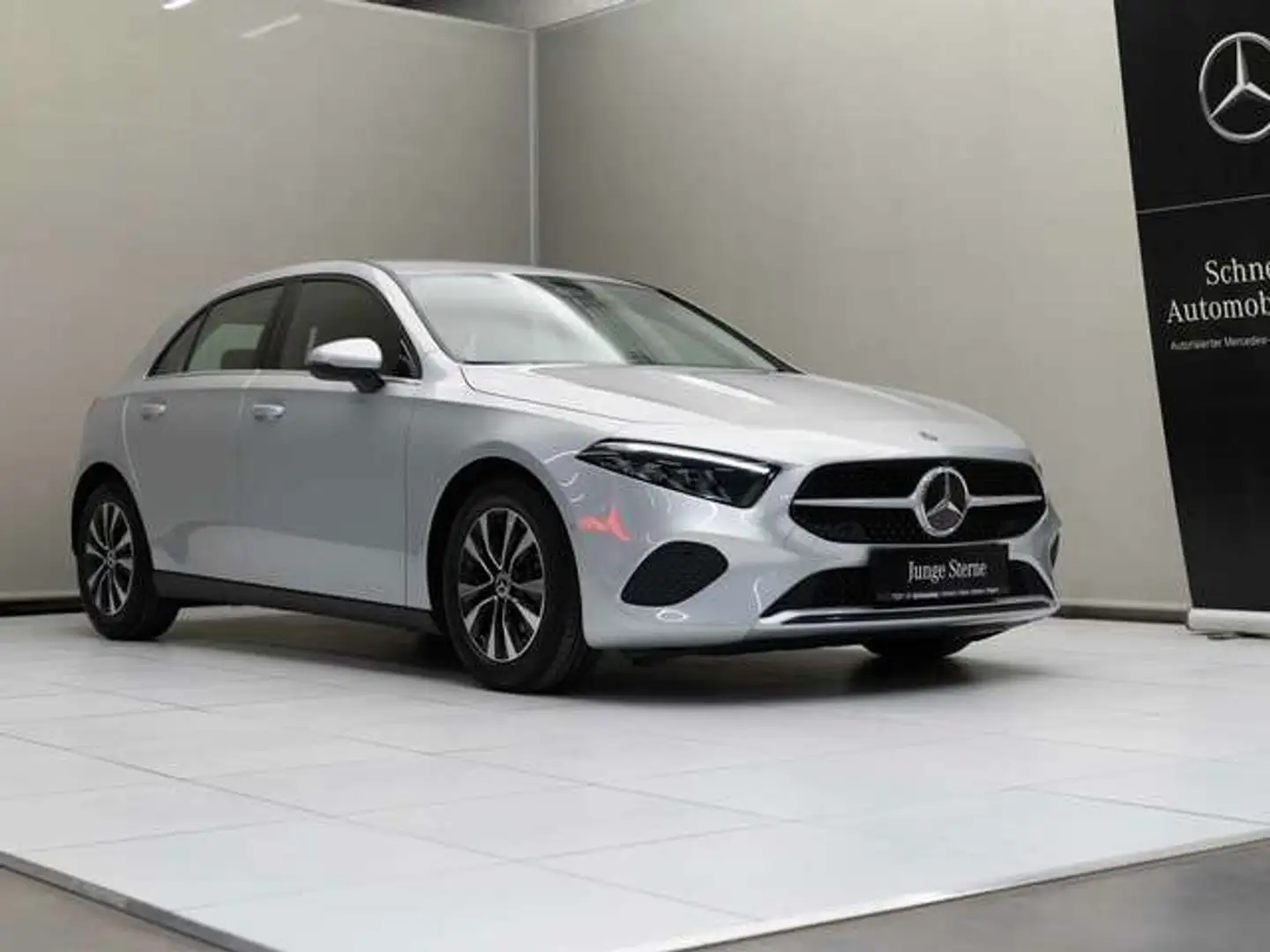 Mercedes-Benz A 180 d Kompaktlimousine SpurW W-Paket KAM  SpurH Silber - 2
