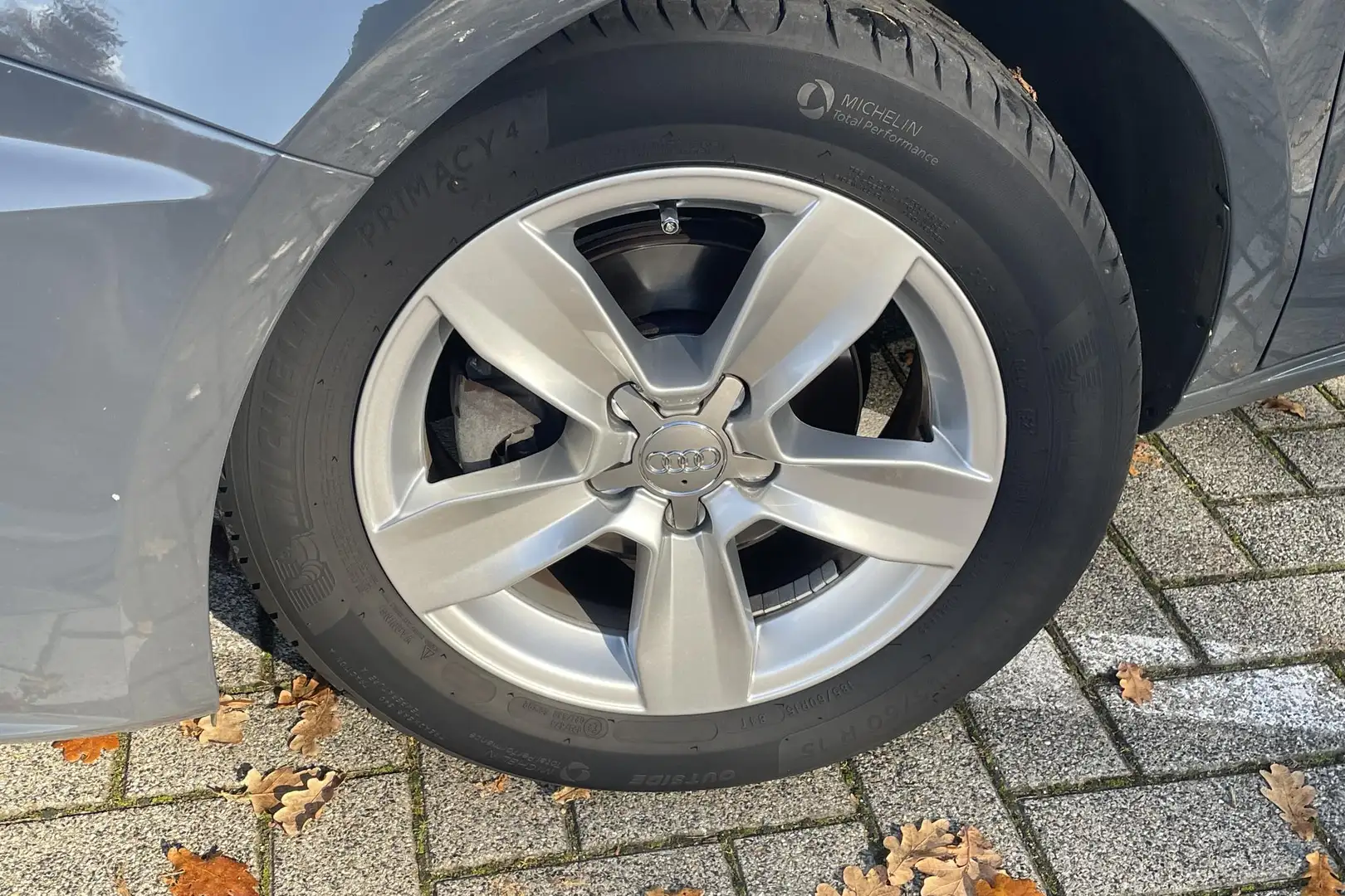 Audi A1 Sportback 1.0 TFSI | PARKEER SENSOREN | CRUISE CON Gris - 2
