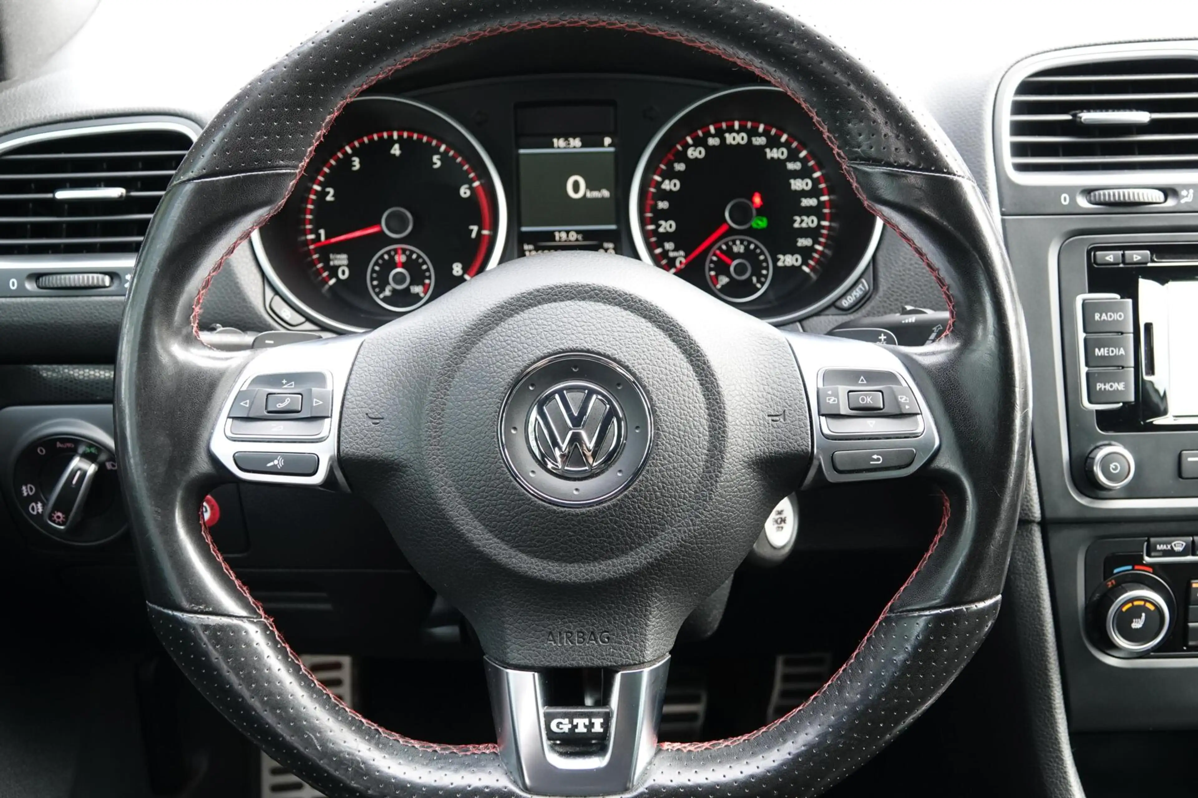 Volkswagen Golf GTI 2.0 Edition 35 TREKHAAK CAMERA DYNAUDIO — photo 37